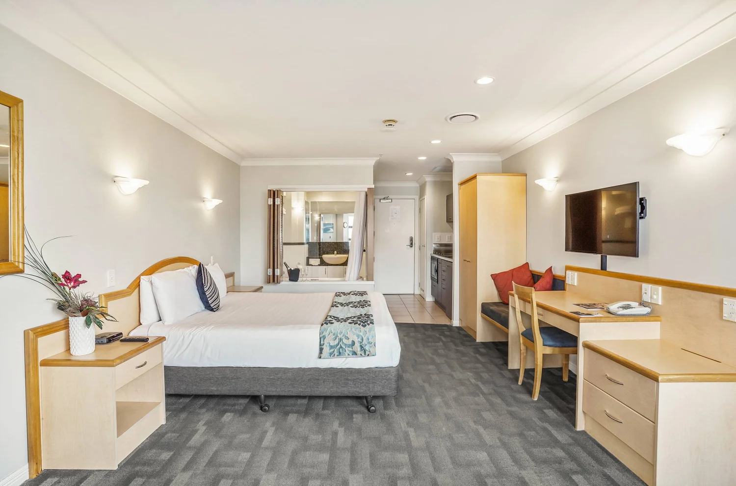 Deluxe King Spa Room - Parkside Hotel & Apartments in Auckland
