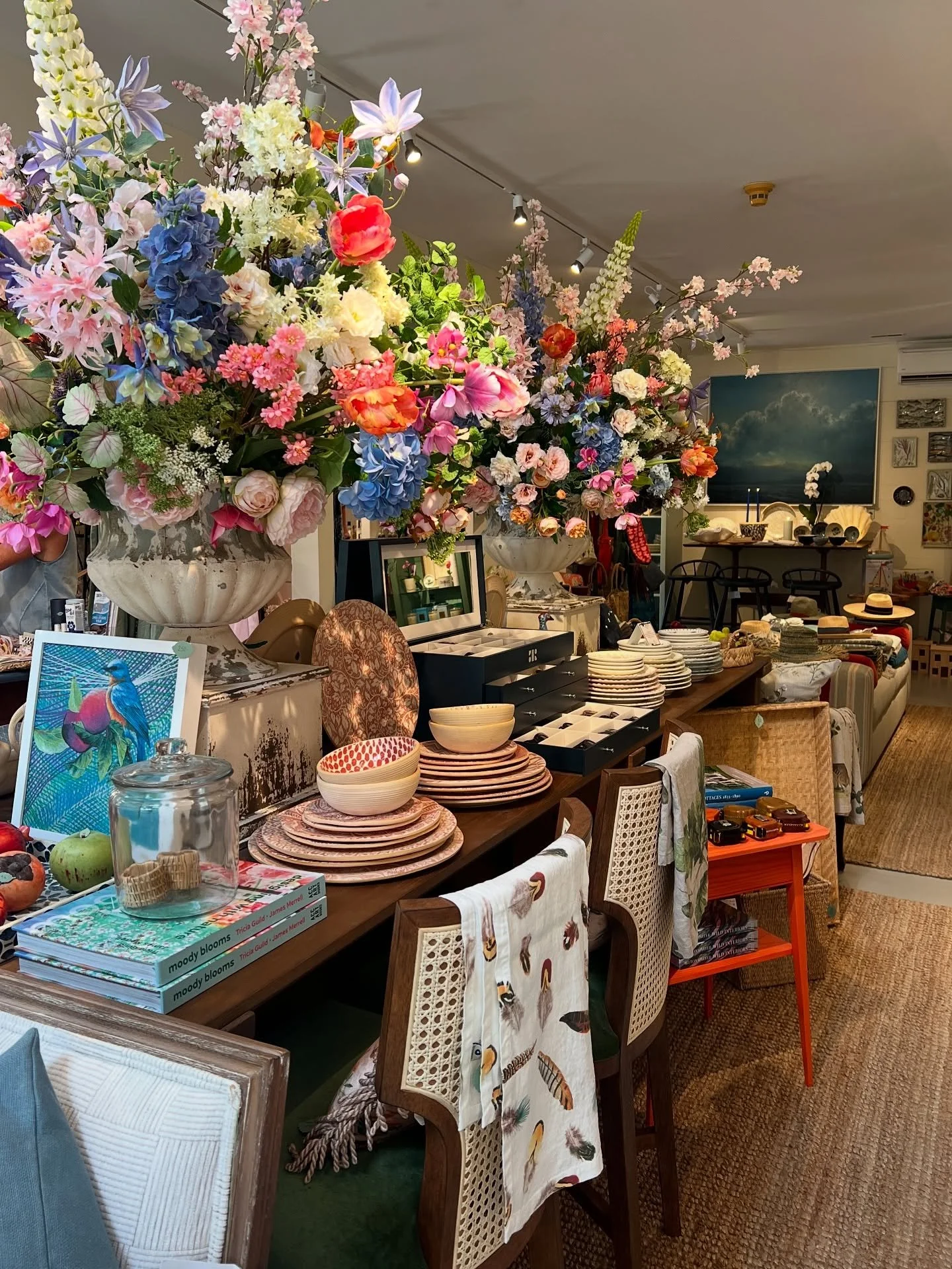✨ Shop highlight: @sayleslivingstonhome ✨ Sayle’s offers a carefully curated collection of interior and outdoor furniture, unique décor and accessories, and exclusive design pieces; all hand-selected to reflect Sayles and her team’