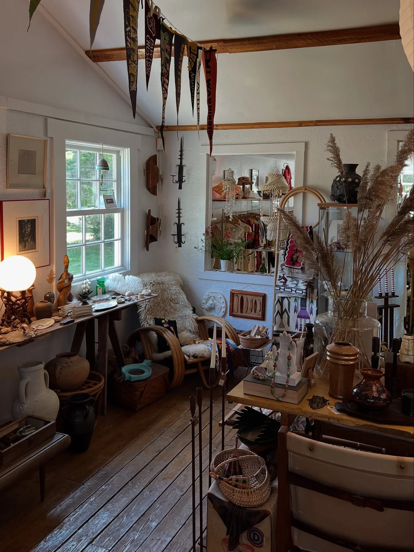 Shop highlight ✨ @cabana__co ✨ Cabana Collective is home to eight vintage/antique clothing and home ware collectors. The shop transports you to a 1960s surf bungalow with its array of textures, warm woods, and vibey tunes. Come and experience Cabana&