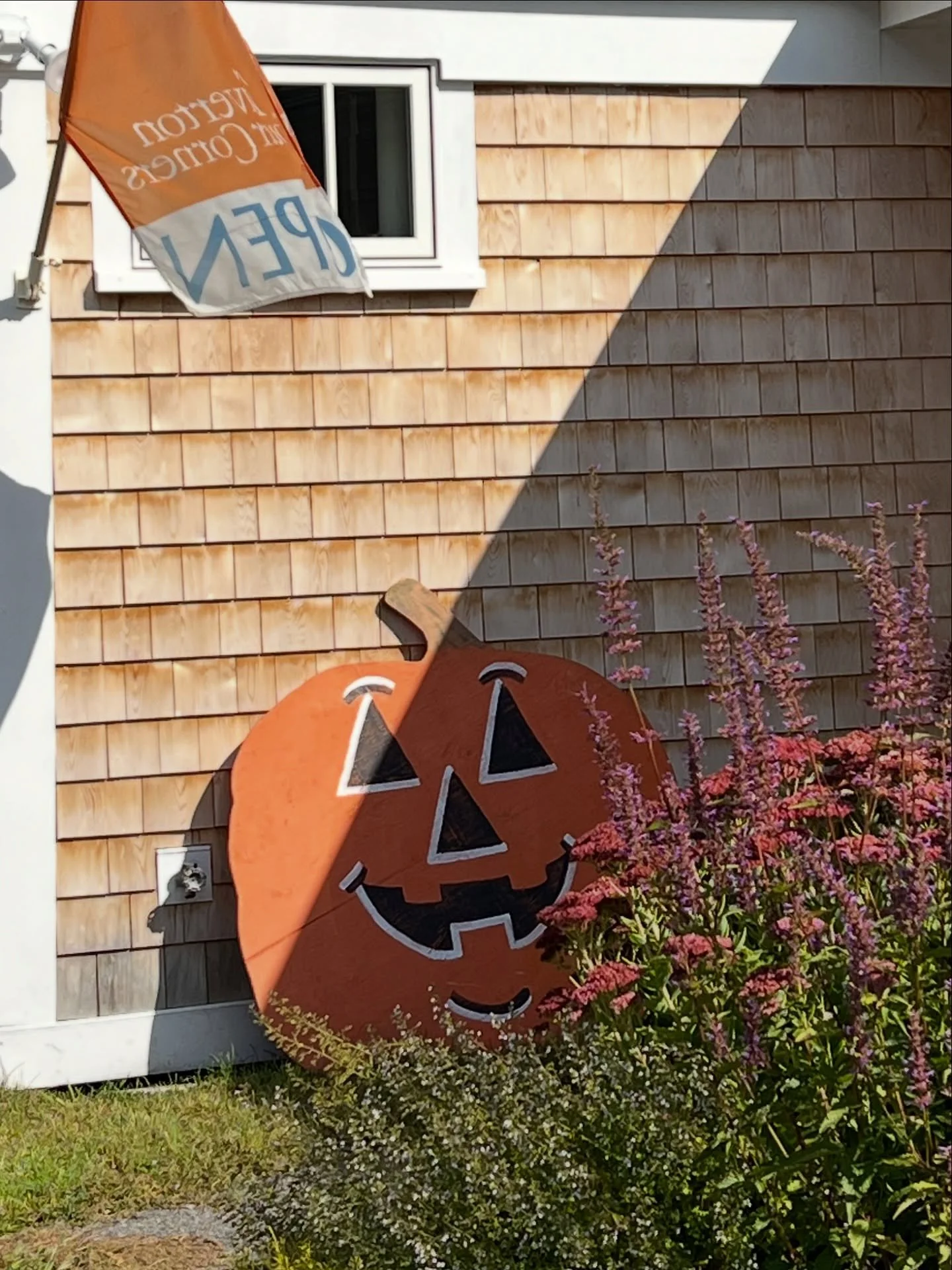 Seasons changing and so are our shop’s hours. Make sure to check before visiting to see the first of the Fall foliage 🎃🍂
-
-
-
#tivertonfourcorners #historictiverton #farmcoast #shoptiverton #discovernewport