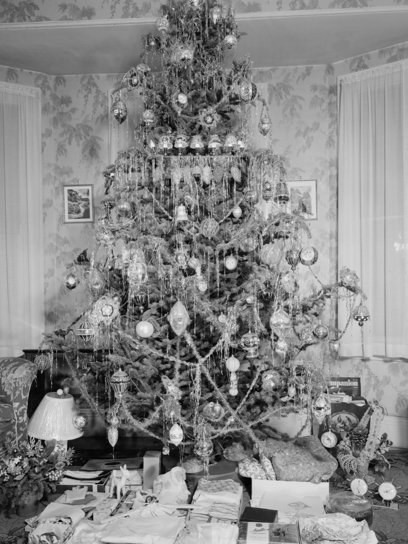 Come shop small in Tiverton Four Corners this weekend. And mark your calendars for our holiday stroll next Friday, Dec 5 from 4-7 🎄
-
-
#tivertonfourcorners #historictiverton #holidaystroll