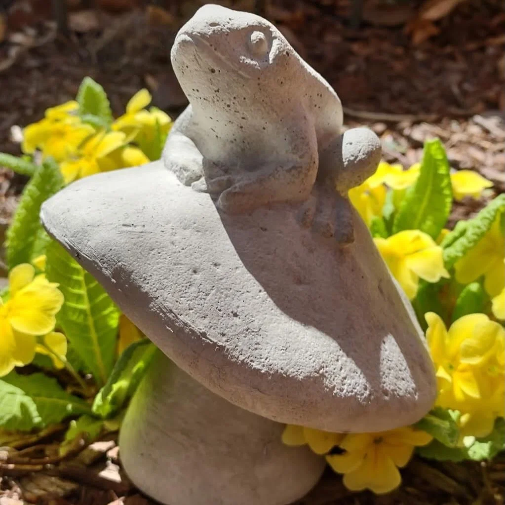 Lots of new gifts @courtyards1
&bull;
Ready for Mother&rsquo;s Day???? We are...check out this cute new frog &amp; toadstool. Cards, jewelry, and so many other fun things for Mom too!!!
Open Tues-Sat 10-4, Sun 12-4.
#courtyardstiverton
#tivertonfourc