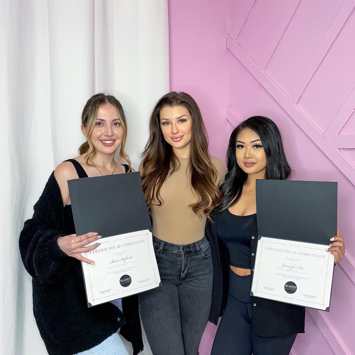 Congratulations to these 2 ladies on successfully completing the Microblading and Ombr&eacute; powder brow course!🥂
So incredibly proud of them! Welcoming 2 new passionate and driven artists into this amazing industry 🤍 

👉🏼𝐏𝐑𝐈𝐕𝐀𝐓𝐄 𝟏:𝟏 ?