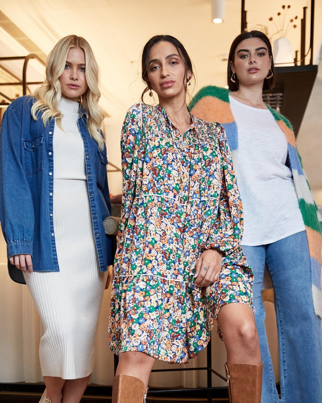 Catching up with the girls? Find the perfect look for an occasion with @isleofmine Urban Romantic Collection!🌼🍃⁠
⁠
Slide 02: ⁠
🔍Skyline Knit Top⁠
🔍Skyline Knit Skirt⁠
🔍Urban Shirt⁠
⁠
Slide 03:⁠
🔍Romance Dress⁠
🔍Charm Earring⁠
⁠
Slide 04:⁠
🔍Se