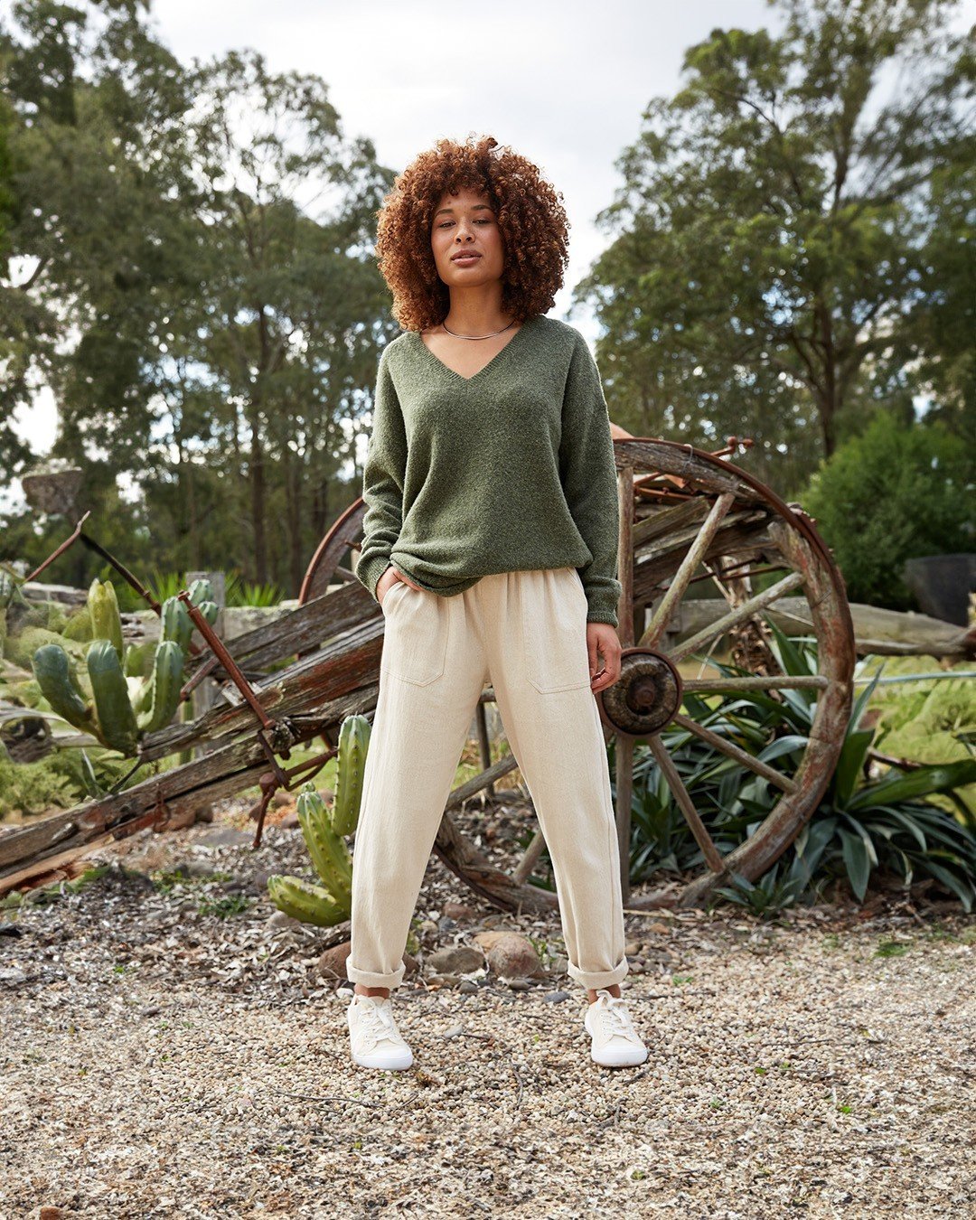 For laidback days☁️, look no further than the Sammi Pant from @ebandivelifestyle. This linen-blend pant transcends seasons with a loose-fit design, tapered ankle and elasticated waist drawstring. Available in Thyme, Oat and Graphite.⁠
⁠
_____________
