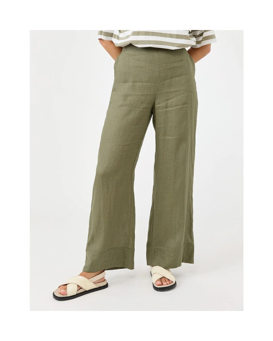 Light, airy and endlessly wearable! The Studio Crop Pant from @ebandivelifestyle features breathable linen, a flattering waistband and that dreamy wide-leg silhouette. ⁠
⁠
_____________________________⁠
⁠
🌟For general enquiries, get in touch with us