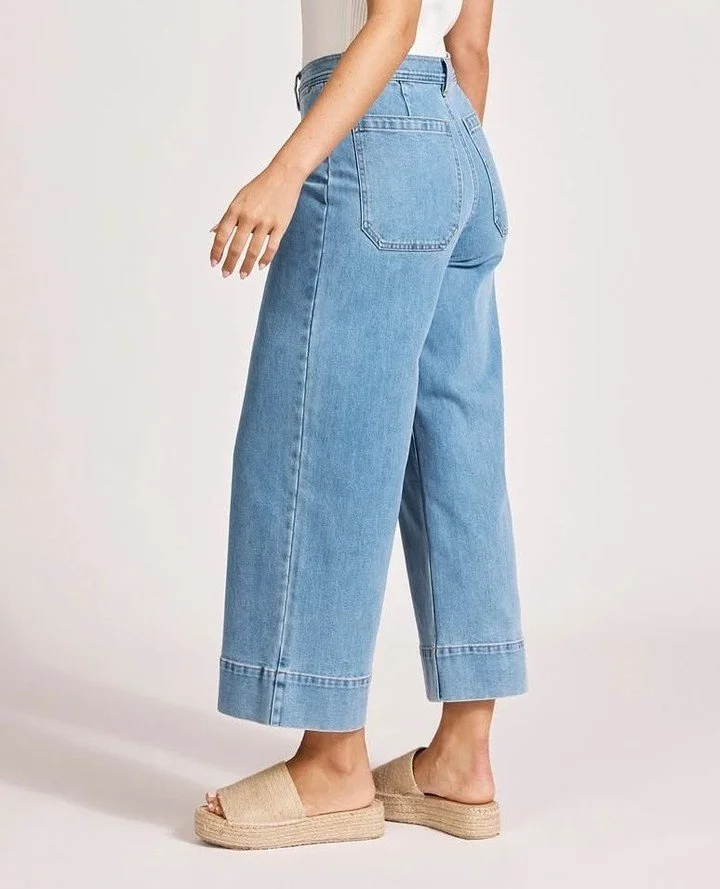 An everyday essential with the Del Rey Denim from @ebandivelifestyle. These slim A-line jeans feature a 7/8 length, wide cuff hem and contrast stitching for a modern twist on a classic fit.⁠
⁠
⁠
_____________________________⁠
⁠
🌟For general enquirie