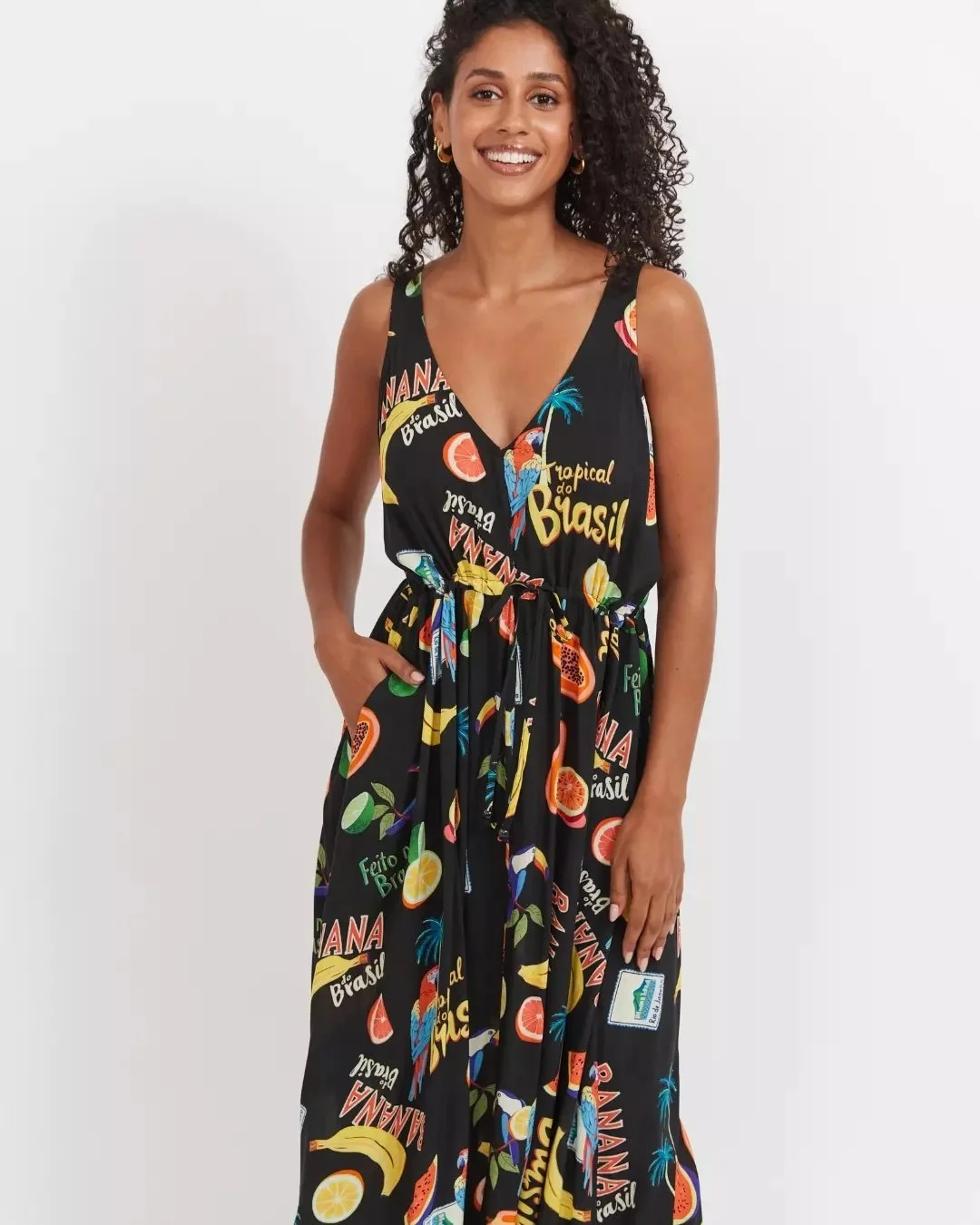 A timeless silhouette made for warm days: the Cabana Tie Dress from @thehavenco.

Complete with adjustable shoulder straps, a relaxed V-neckline, a gentle drawstring waist, a lightweight drape, internal pockets and a bold contrast border panel for su