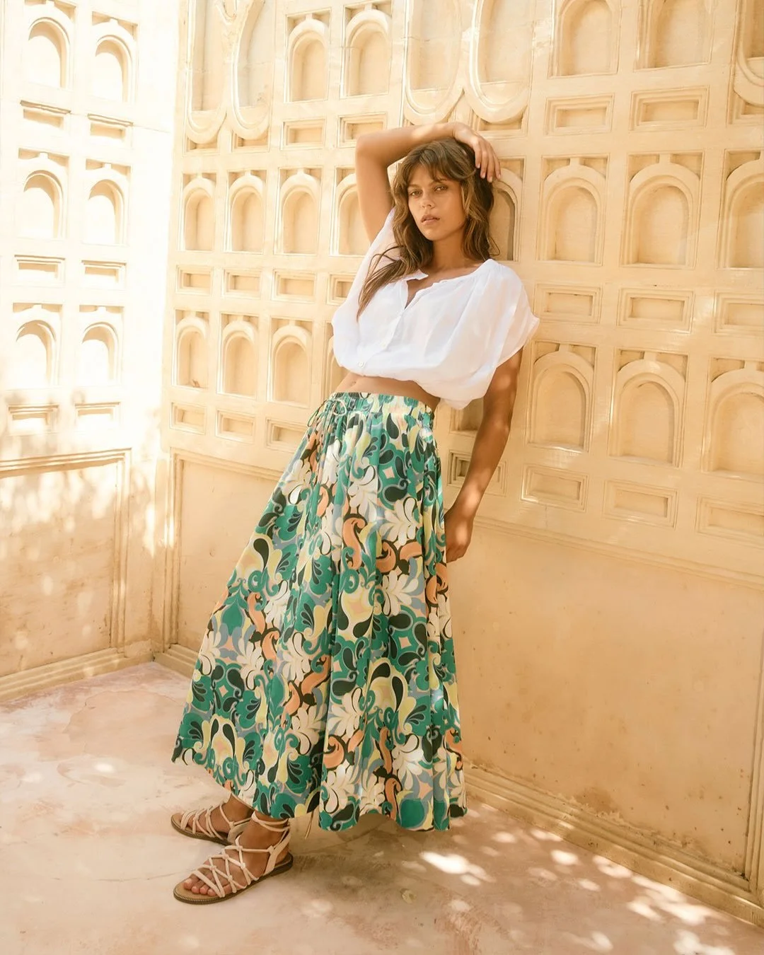 An everyday piece with elevated details. Cotton voile, shell buttons, and an easy drop armhole make the Aurora Reversible Crop Top from @isleofmine a warm weather favourite.

⁠
_____________________________⁠
⁠
🌟For general enquiries, get in touch wi