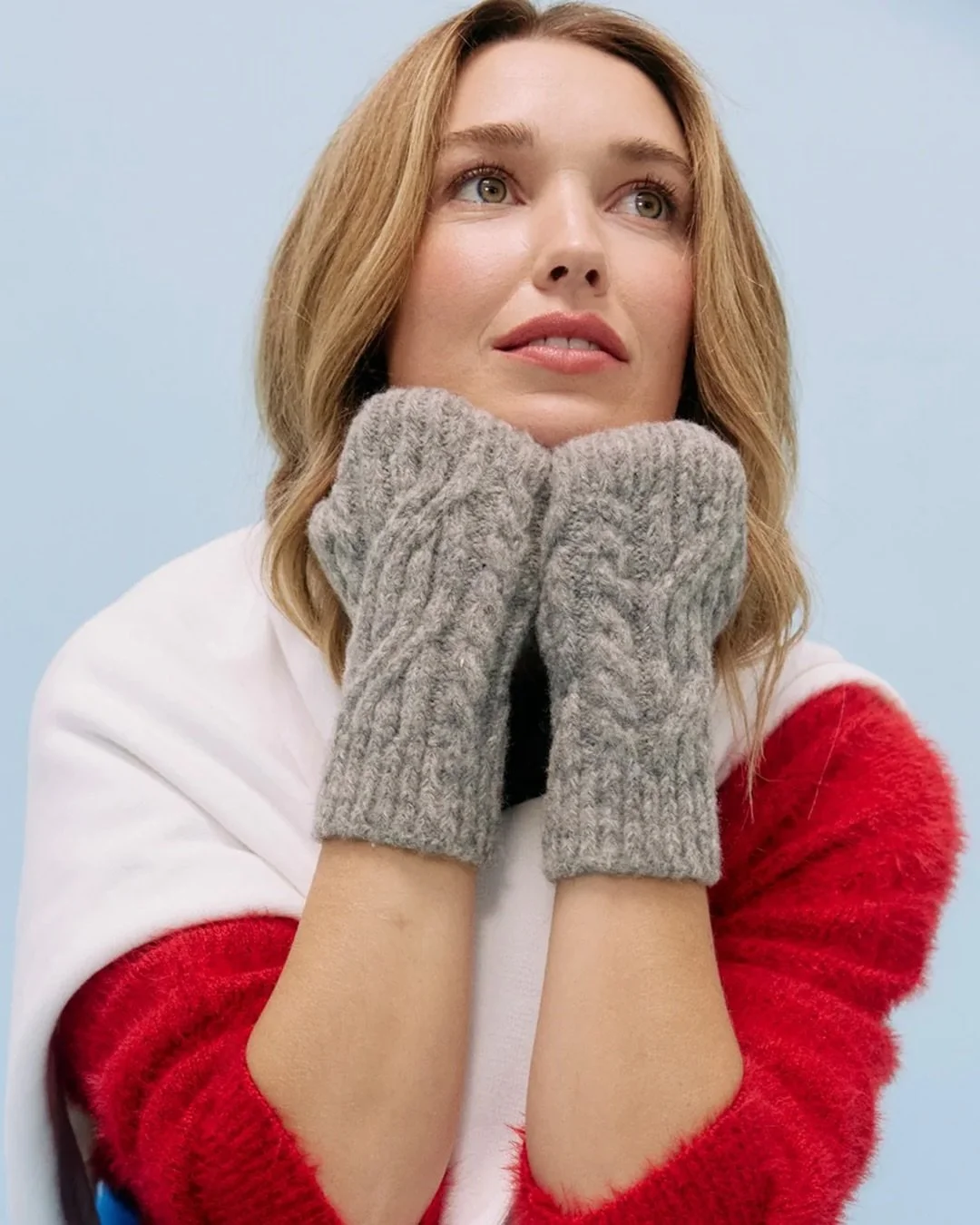 Cosy fingerless gloves designed for everyday winter layering! The Fairbanks Cable Glove from @thehavenco features a cable knit finish and ribbed edges, they keep hands warm while allowing easy movement.

⁠
_____________________________⁠
⁠
🌟For gener