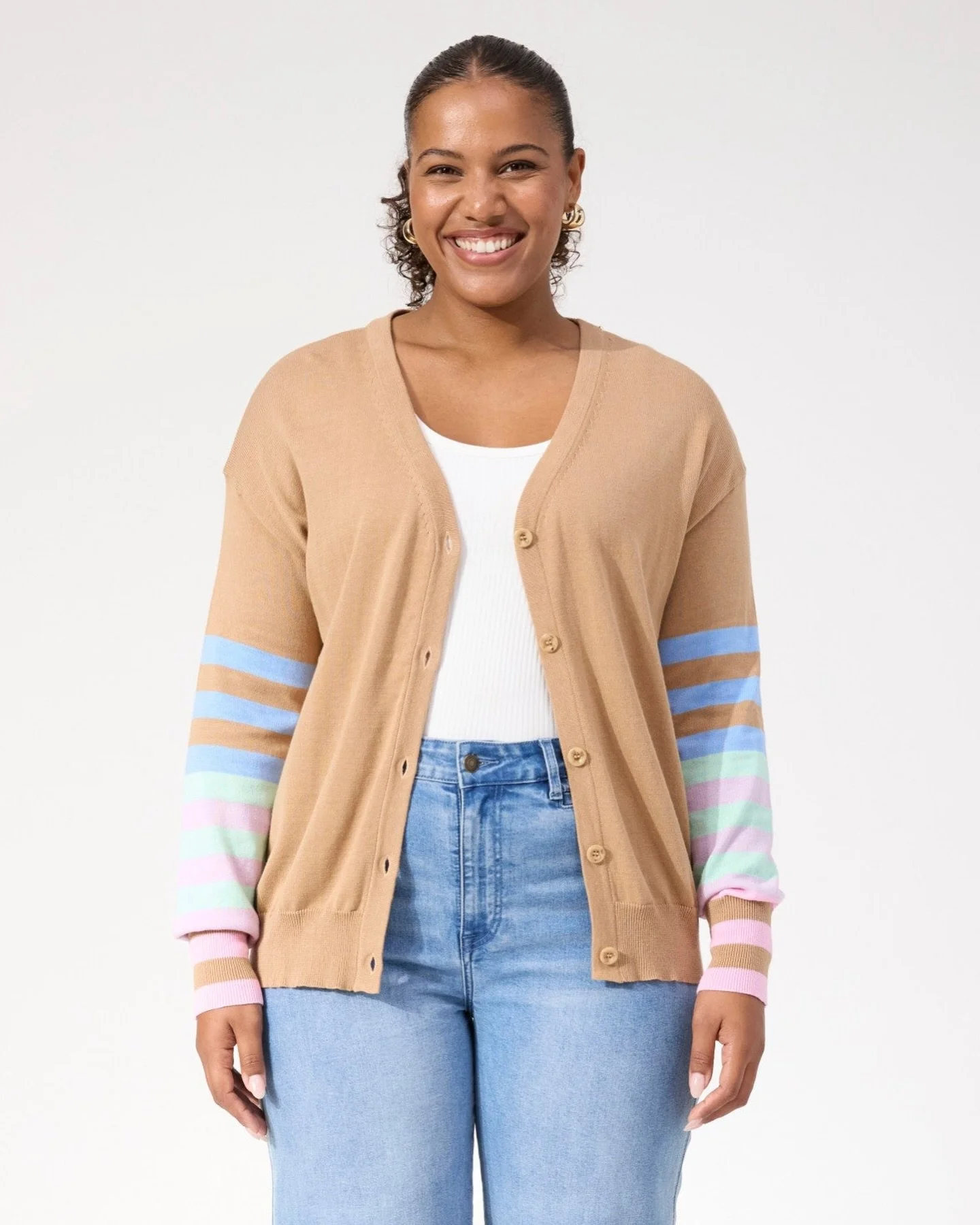 A clean, easy cardigan designed for everyday layering! The Vermont Stripe Cardigan from @thehavenco features a classic V-neckline and tonal stripe detailing through the sleeves.

⁠
_____________________________⁠
⁠
🌟For general enquiries, get in touc