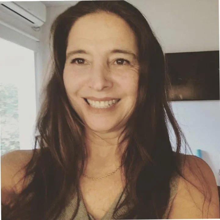 Marcela Bretschnieder. Smiling person with long hair indoors