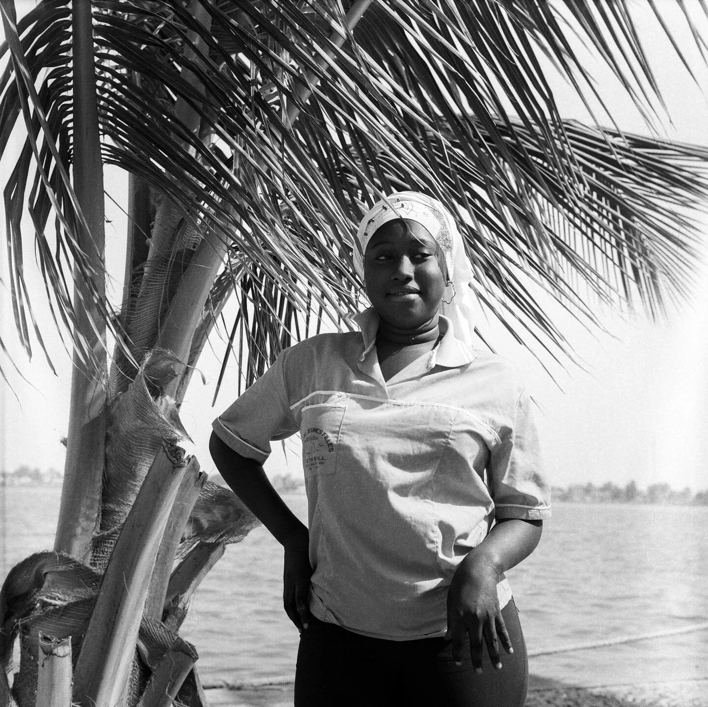 Fatou Ba beneath the African sun; everyone we meet is a gentle doorway to remembrance. 
#senegal, 2021