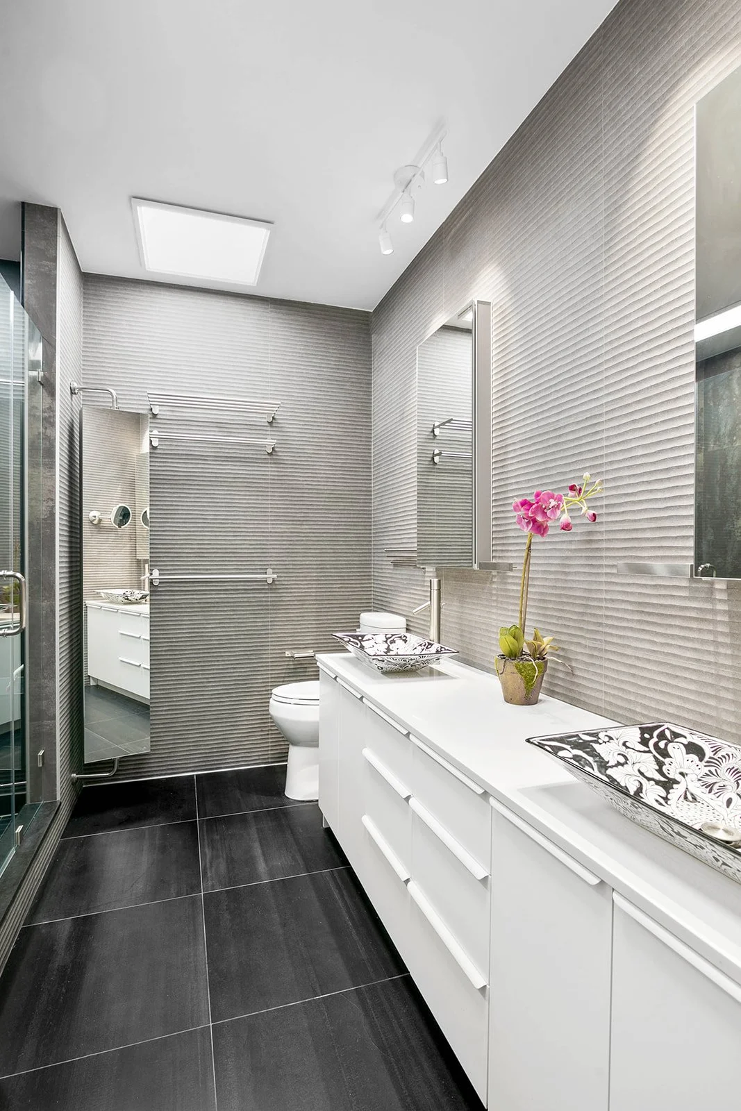 Primary En-Suite Bathroom