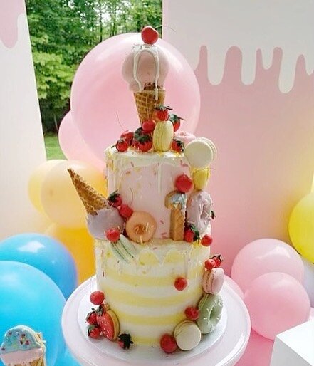 Amelia&rsquo;s Ice Cream Shop! 🍦🍨

E&amp;S by Gray Team | @bry.0223 @mackenzevents 

Cake @mariencarolyn2013 
Balloons @maweventsllc 
Tent @alanpartyrentals 
Custom Painted Walls, pedestals, High Chair and table top rentals @tieabowrentals 
Flowers