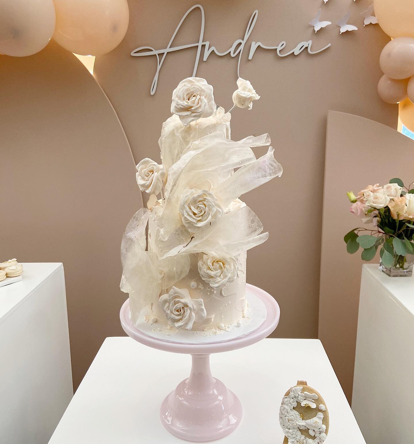 Andrea&rsquo;s Bridal Shower! 

Flowers @hudsonflowershoboken 
Custom backdrops and tabletop rentals @tieabowrentals 
Cake and desserts @mariencarolyn2013
Name Sign @letterstou
Balloons @maweventsllc 
📸✨ @bry.0223 

#bridalshower #wedding #weddingpl