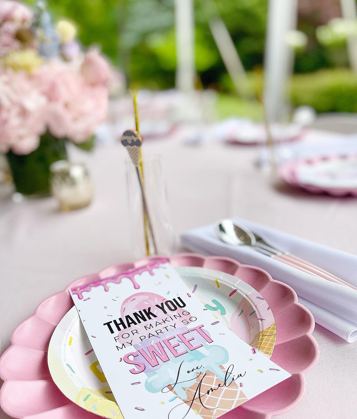 Amelia&rsquo;s Ice Cream Shop! 🍦🍨

E&amp;S by Gray Team | @bry.0223 @mackenzevents 

Custom Welcome Sign  @lauvendesigns 
Balloons @maweventsllc 
Tent @alanpartyrentals 
Custom Painted Walls, pedestals, High Chair and table top rentals @tieabowrent