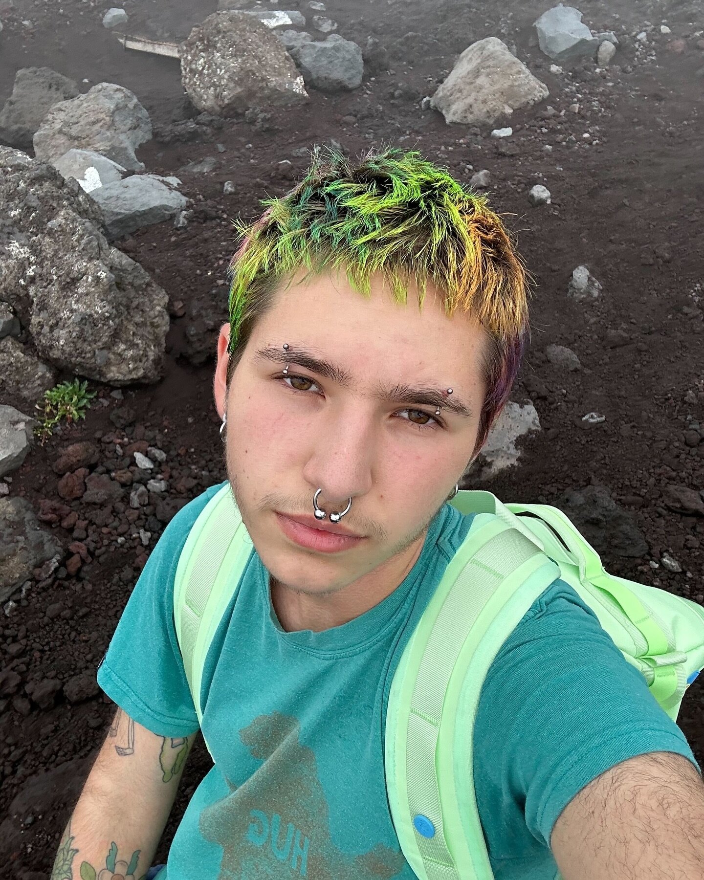 Welcome to the team Jude!!
Aka: @telemetics pronouns:he/she/they
Jude is a stylist who is passionate about gender affirming hair. They especially enjoy doing short textured haircuts and creative color work.
You can book w/them 11am-5p fri's/sat's @kn