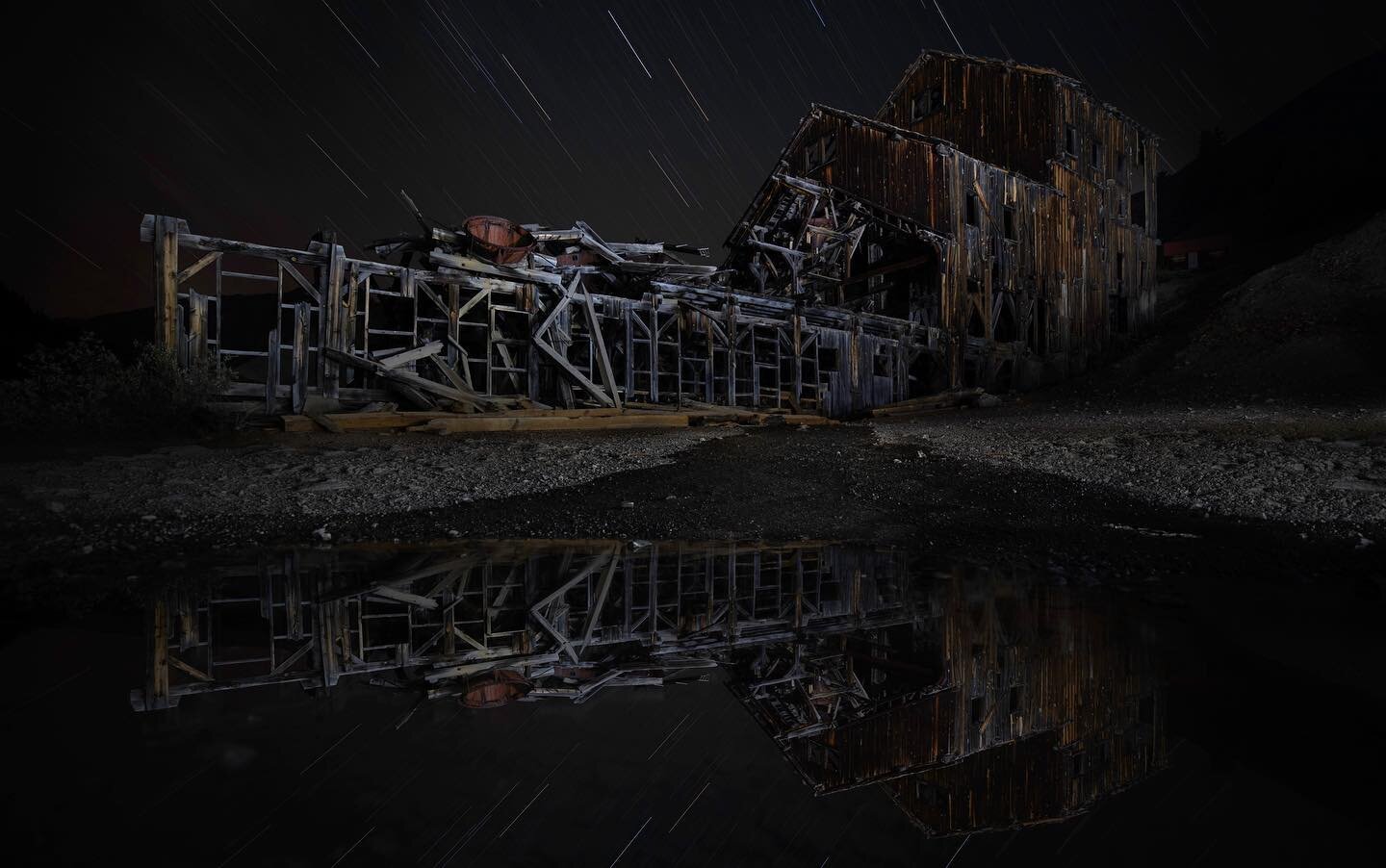 A haunted mine, ghost sheep and shooting stars were the key ingredients to this spooky stat trail. With @overlandingphotography. Shot with 
Canon 5DMIV
EF16-35mm 
Shutter speed: 17 mins 
ISO 100 f/2.8 lit by litra pro 

#teamcanon #canon5dmarkiv📷 #t