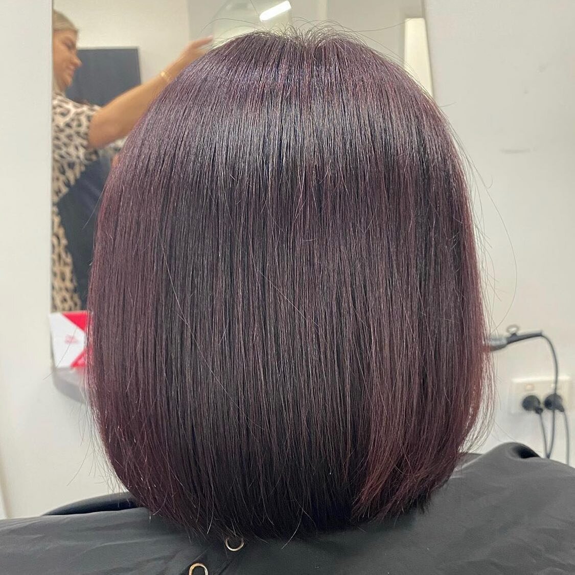 Swipe to see the stunning dimensions of this colour👉🏼👉🏼👉🏼

A colour of sophistication and subtle glamour, our client is absolutely killing it in this gorgeous tone! ✨

Hair by @justineflanagan_hair 

.
.
.

#AnnandaleHairDesign #Hair #Salon #Ha