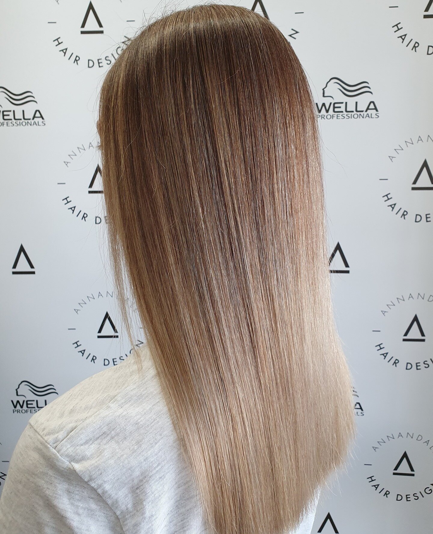 Want the blonde look, but without the ongoing maintenance? 💁🏼&zwj;♀️⁠
⁠
A soft balayage is low maintenance whilst looking effortless stunning! ⁠
⁠
Hair by our Creative Director, Amanda ✂️⁠
⁠
.⁠
.⁠
.⁠
⁠
#AnnandaleHairDesign #Hair #Salon #Hairdresser