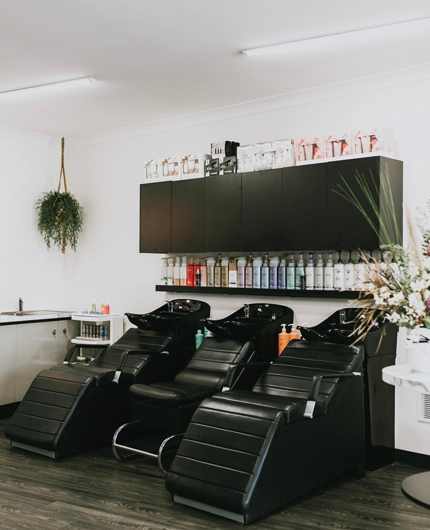 Our entire salon is designed to make you feel as comfortable and relaxed as possible 🌿⁠
⁠
The basins and chairs were handpicked to ensure that you have the most beautiful experience at the basin every single time you visit.⁠
⁠
.⁠
.⁠
.⁠
⁠
⁠
#Annandal