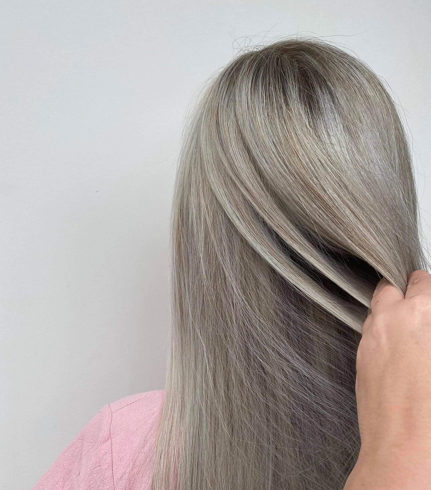 Make a statement with a cool, tonal colour 💫

This is the perfect look if you're wanting to try something new, but bright, wild colours aren&rsquo;t your thing!

Hair by Georgia 💁🏻&zwj;♀️

.
.
.

#Hair #AnnandaleHairDesign #Salon⁣⁠
#TownsvilleHair