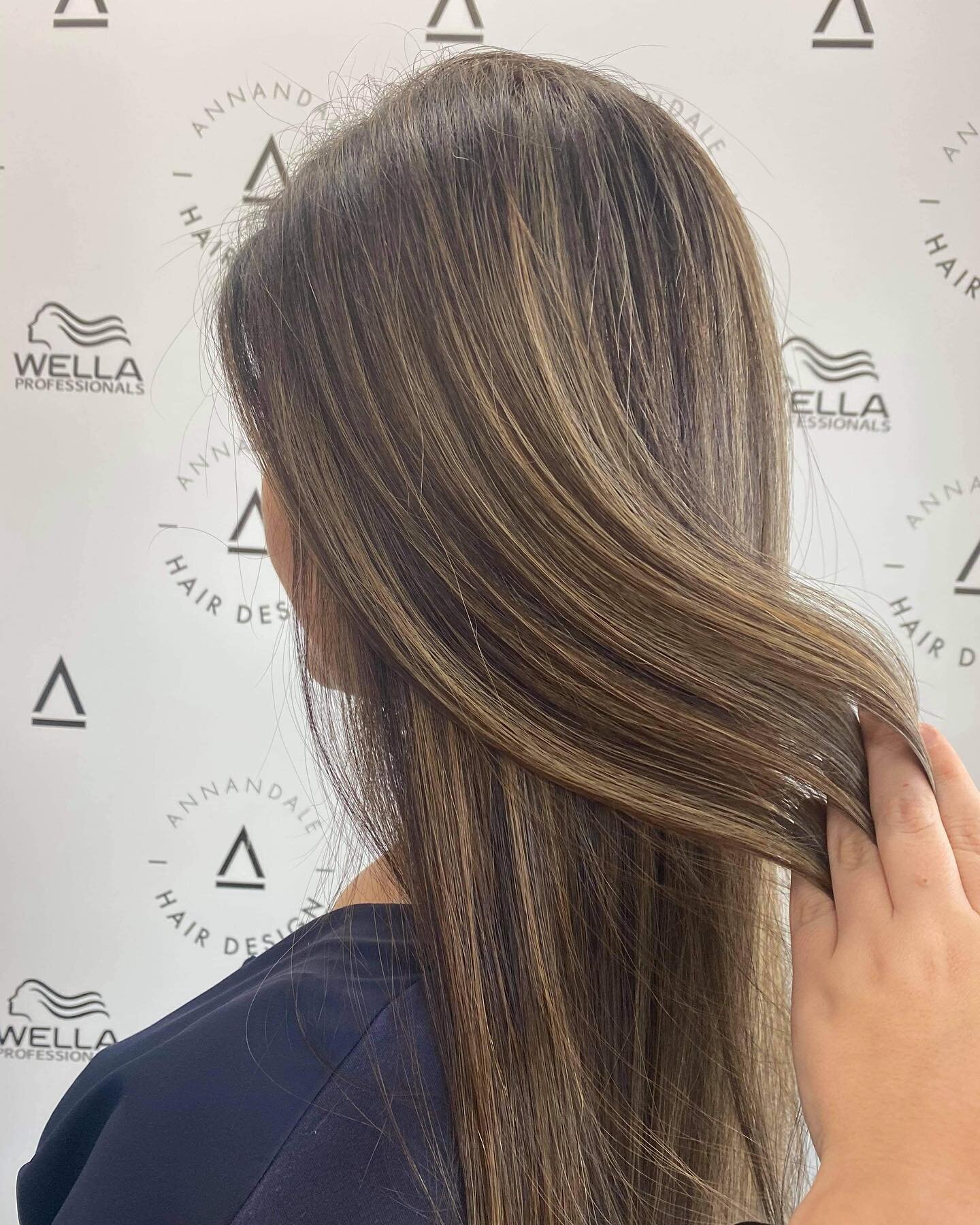 How stunning is this multidimensional brunette 💁🏻&zwj;♀️💁🏻&zwj;♀️💁🏻&zwj;♀️

Our team know exactly what tones will elevate a look and refresh your hair without a dramatic transformation!

Hair by Amanda &amp; Georgia 💫

.
.
.

#AnnandaleHairDes