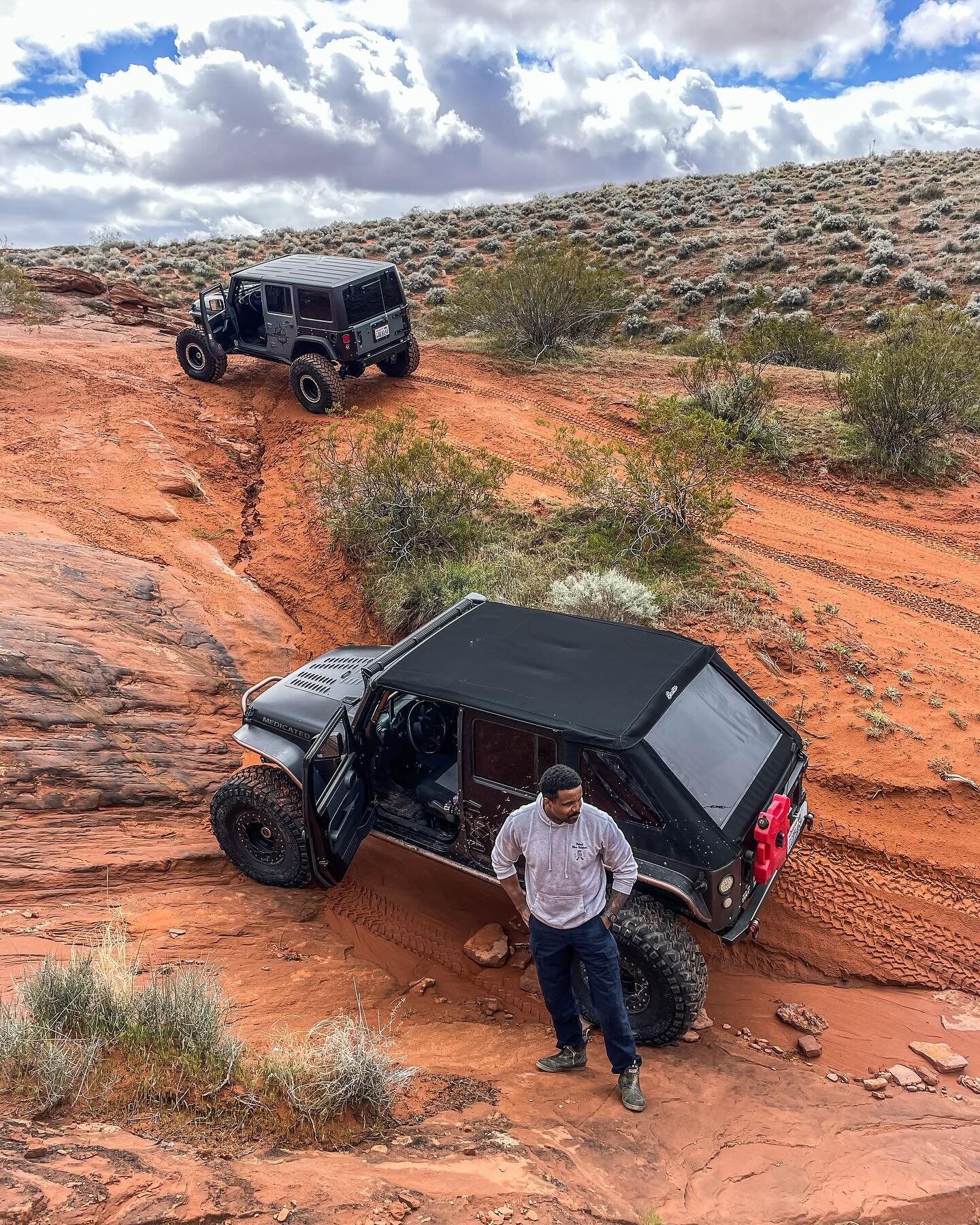 That laid back, checking out the scenery vibe. We are in Sand Hollow this week wheelin'... what you doin? 

Like &bull; Follow &bull; Comment &bull; Tag Us 
&bull;
@harsh_customs 
@olyjk 

&bull;
#buggythings #trailhero2023 #pitcrew #nitto #rockcrawl