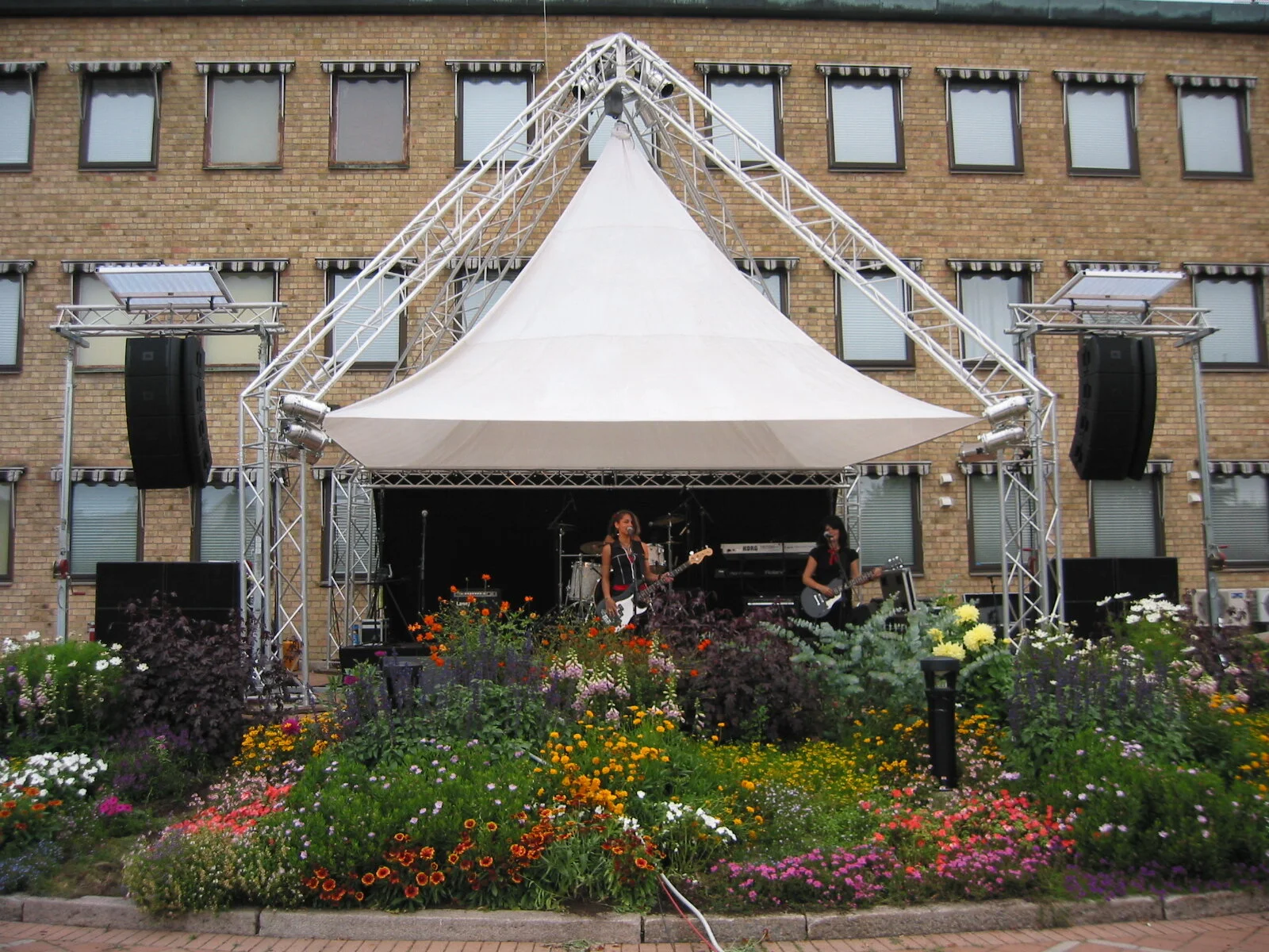 6  x 6 meter Pyramid 4-bent