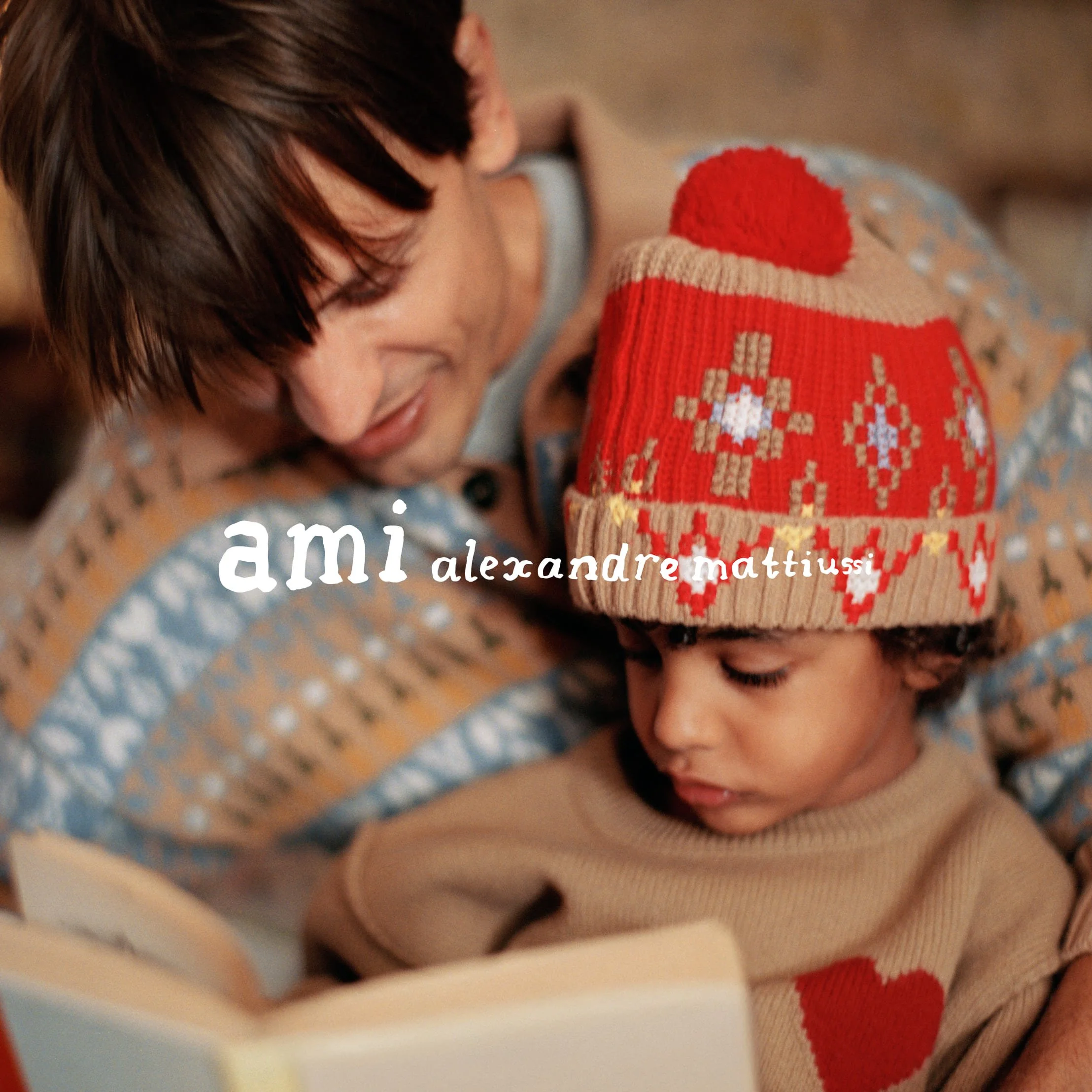 AmiParis_Holidayscapsule_1x1_Jpeg_Logo00001.jpg