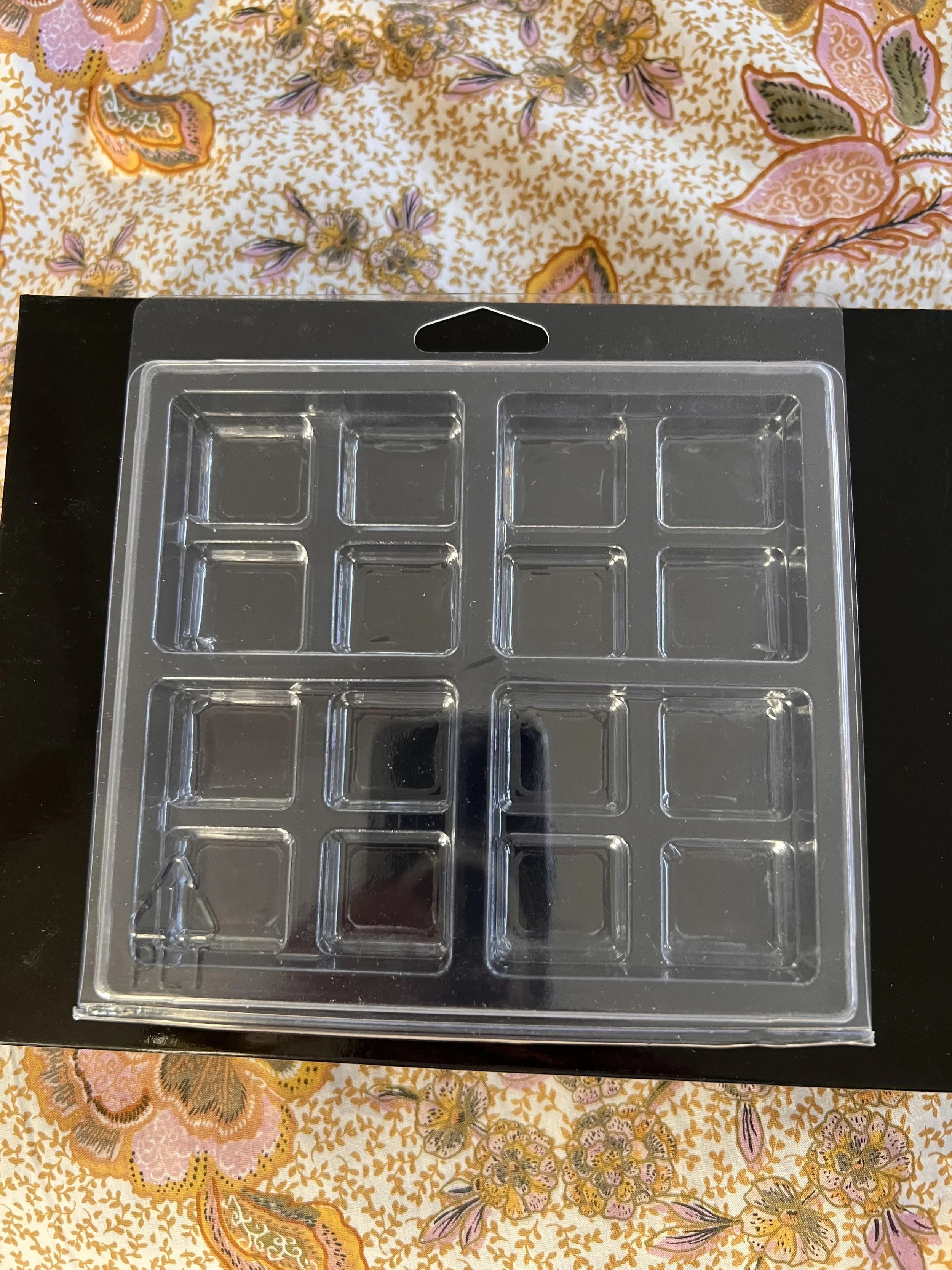 new 4 x 4 clamshell 1.jpg
