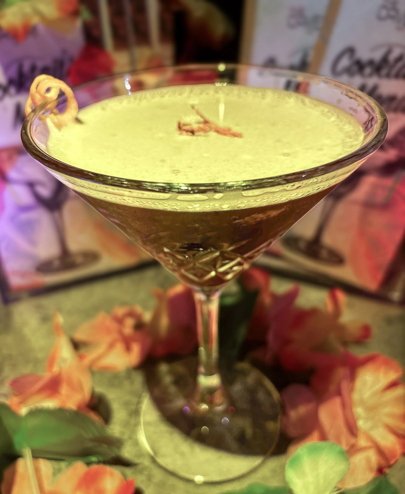 🍫🍯 Chocolate Honeycomb Espresso Martini ☕🍸

The hexagonal shape of a bee's honeycomb has fascinated people for thousands of years—now it's your taste buds' turn.

Our Honeycomb Espresso Martini is a delicious twist on the classic, blending rich es
