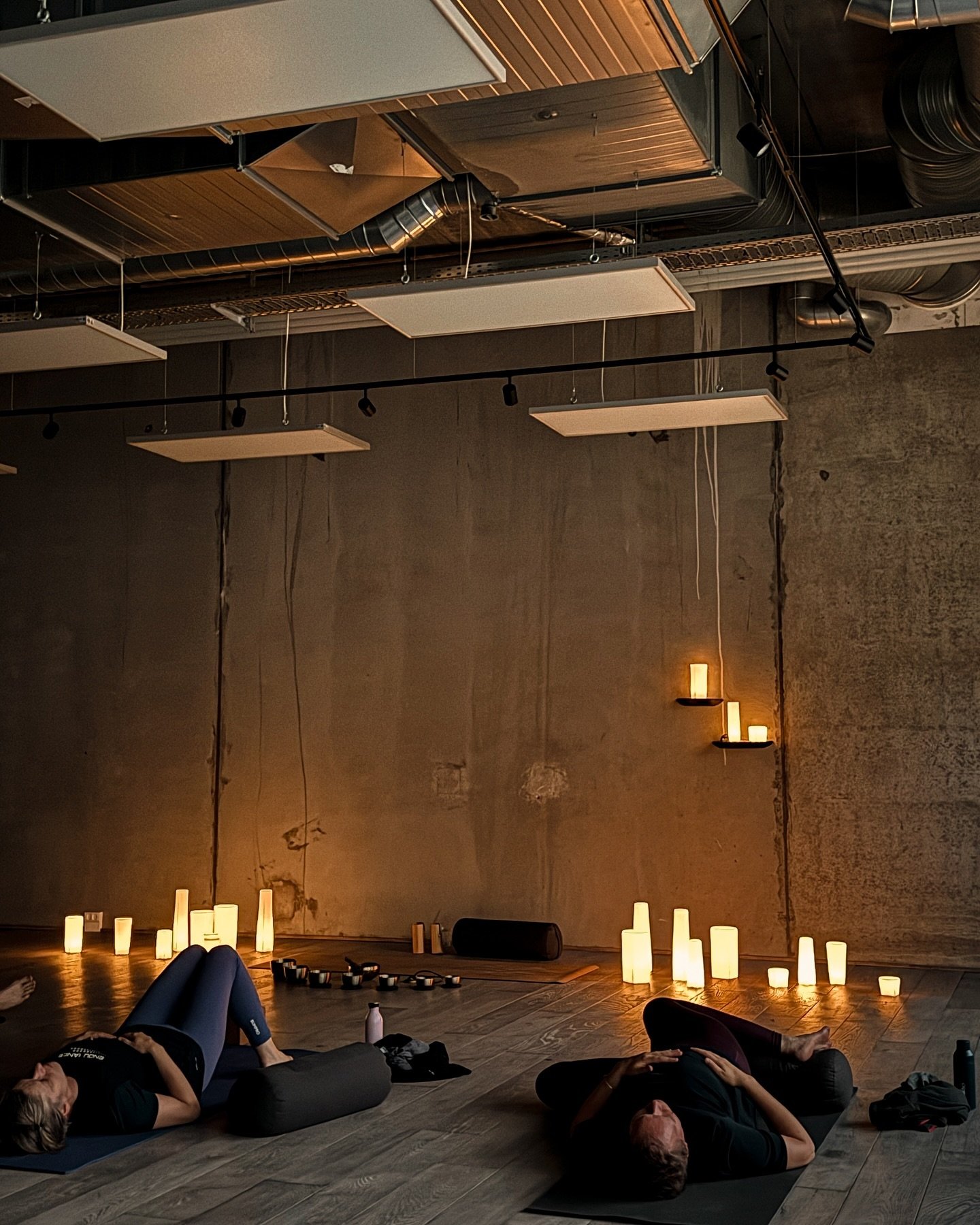 ✨ This ✨ is your reminder to slow down. 😌 Let&rsquo;s take a break from the daily hustle and join Maiken this Friday for a soothing candlelight yin yoga and sound healing session. 🕯️🕯️🕯️

Focus on deep relaxation and mindfulness, helping you to s