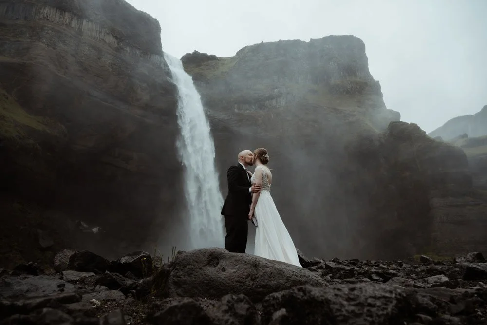 wedding portraits overlooking Háifoss and Icelandic canyon