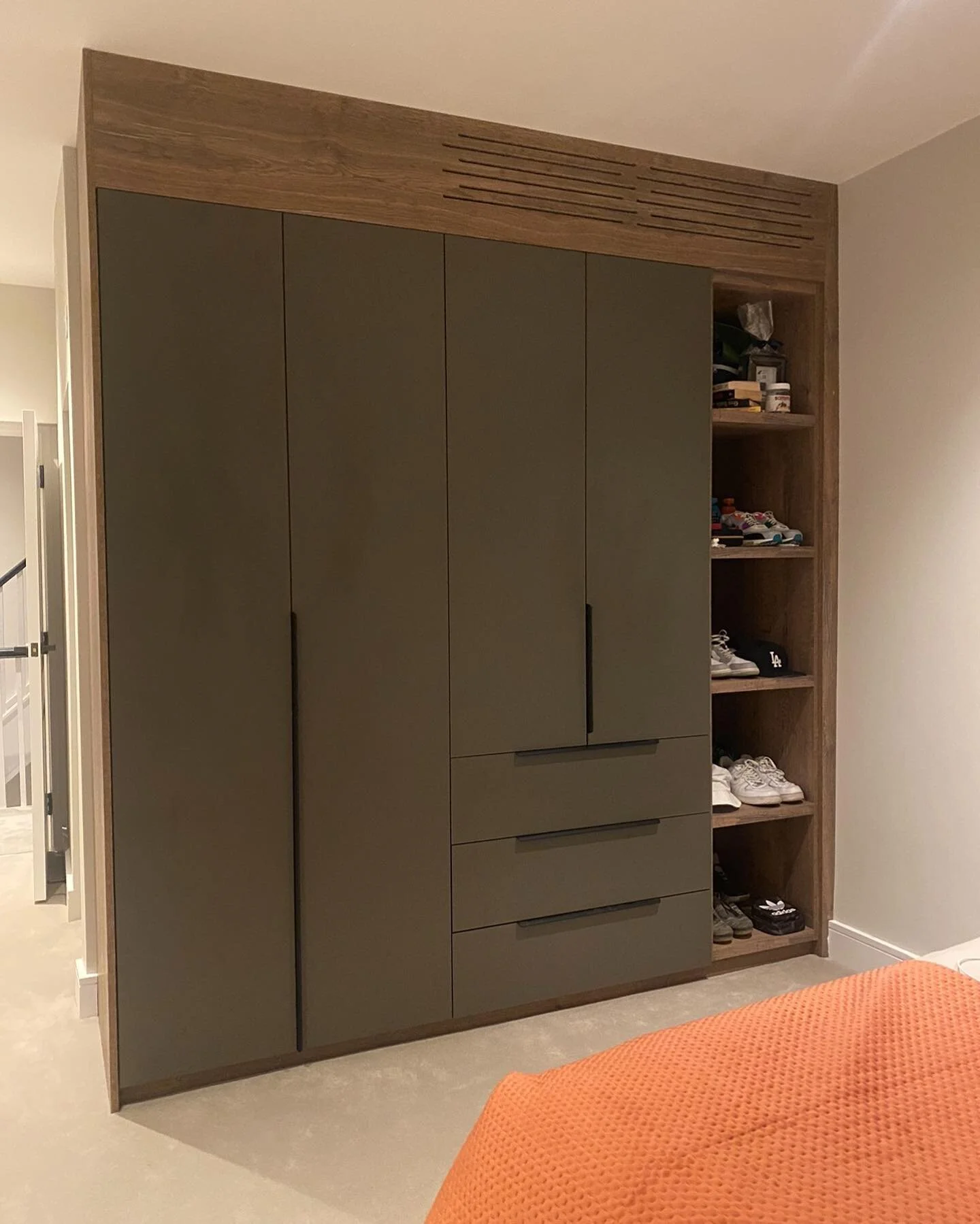 This wardrobe has matt grey doors and interior with a truffle brown oak exterior, giving it a great contrast. Finished with sleek long black lip handles on the doors and matching drawer handles. Interior was hanging and drawers with motion sensors fo