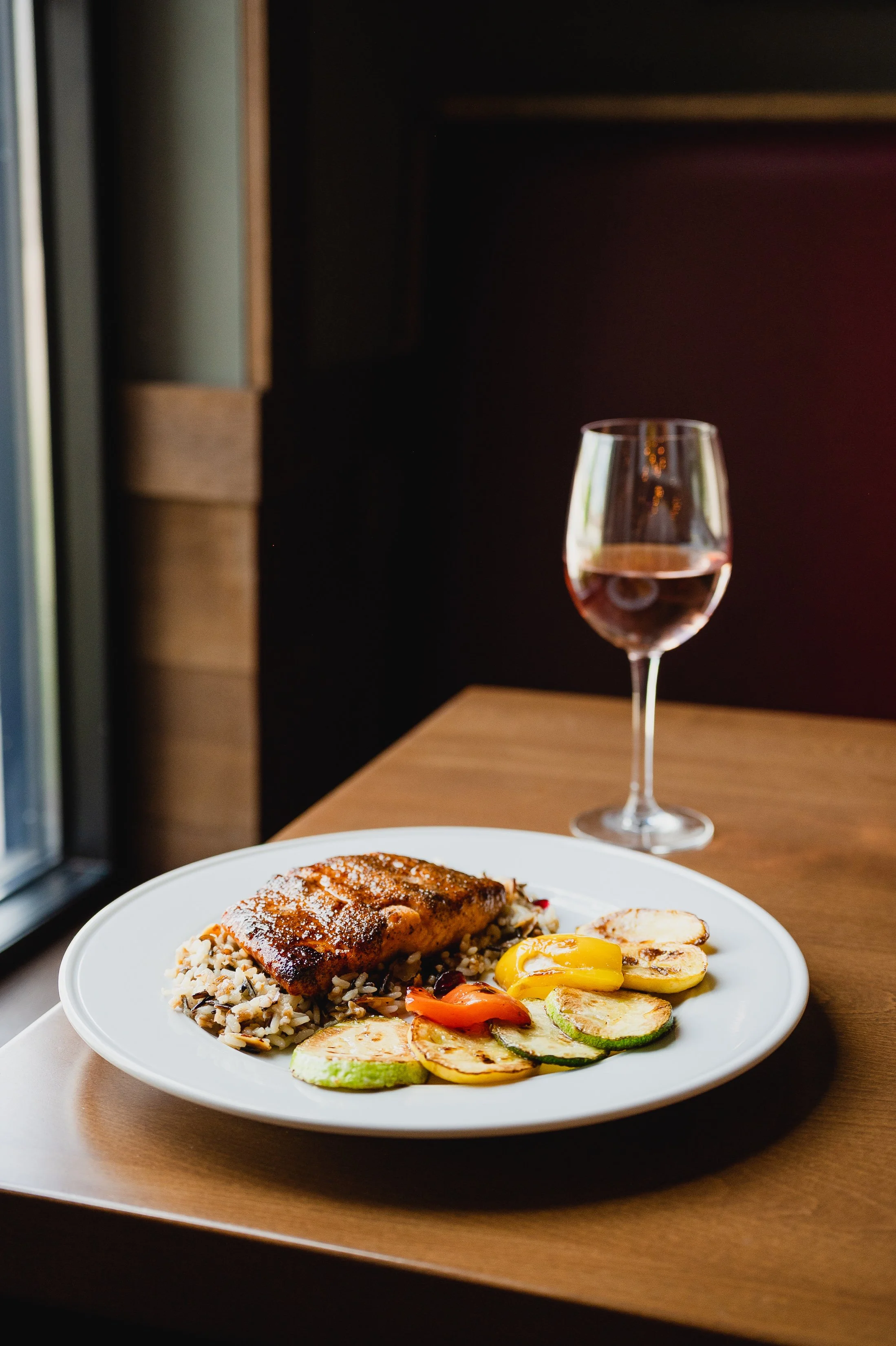 American, Patio & Bar Restaurant St Paul Take Out Restaurants Open