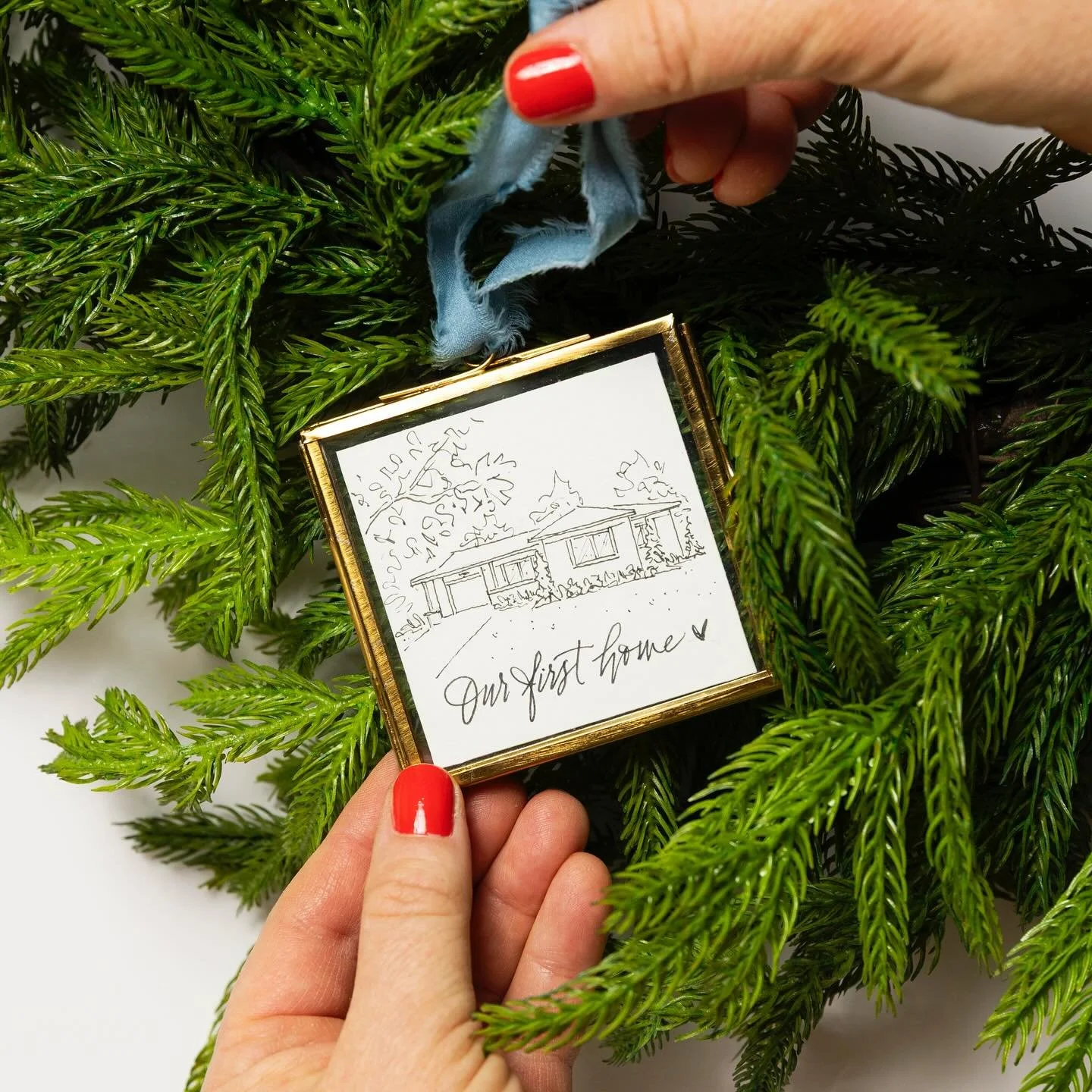 📣 Introducing my NEW mini house sketch ornaments! Please head over to the freshly updated website and take a peek! 
&hellip;
📸 @carolriellphotography