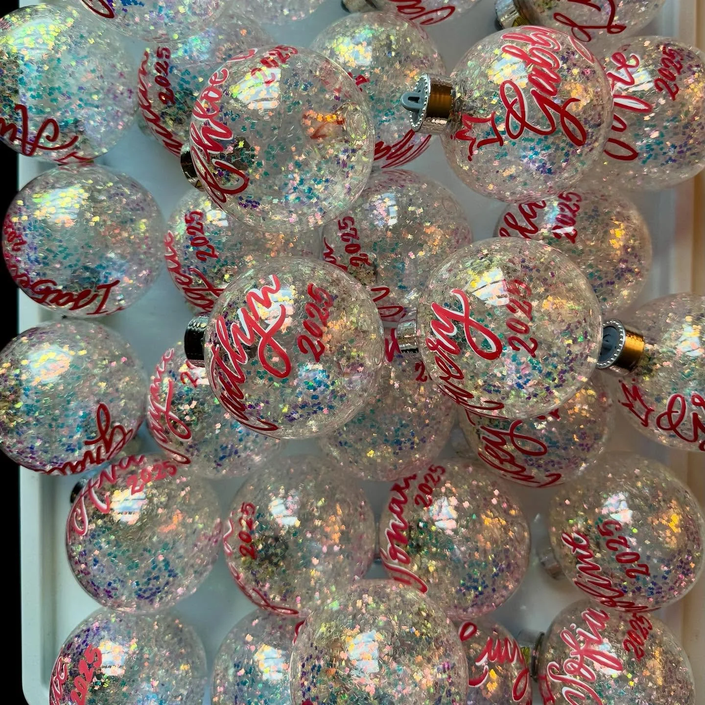 Tis the season for personalized ornaments 👑