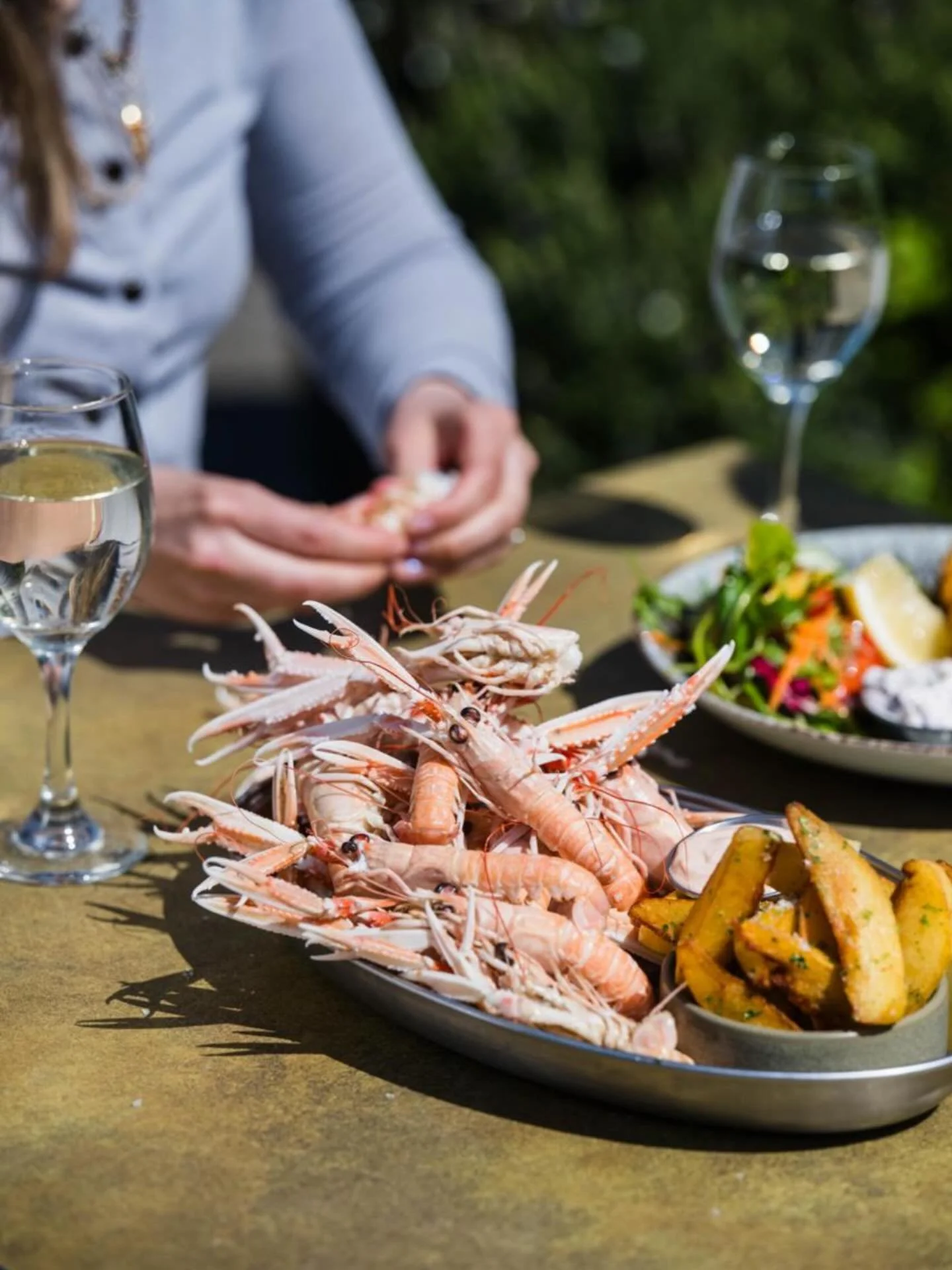 Bantry Bay prawns are on this weekends specials.

These are served through the restaurant tonight and tomorrow until they are gone, and so it&rsquo;s best to book if you have your heart set on a summer favourite!

Booking link in our bio. 
@2pointroa