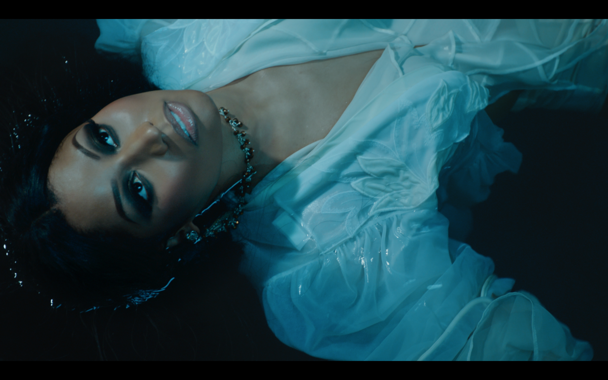 NIKKI MINAJ: REGRET IN YOUR TEARS