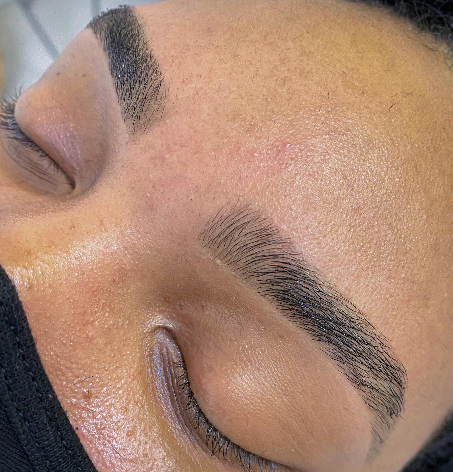 We slay Brows on Mondays ✨ .. Hope Your Monday is as strong as your Brows ✨.
.
.
#brow #brows #mondaymood #browshaping #browardcounty #browardeyebrows