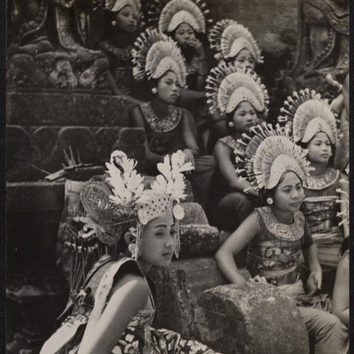 Sisterhood is the most precious gift of the Goddess 🩸