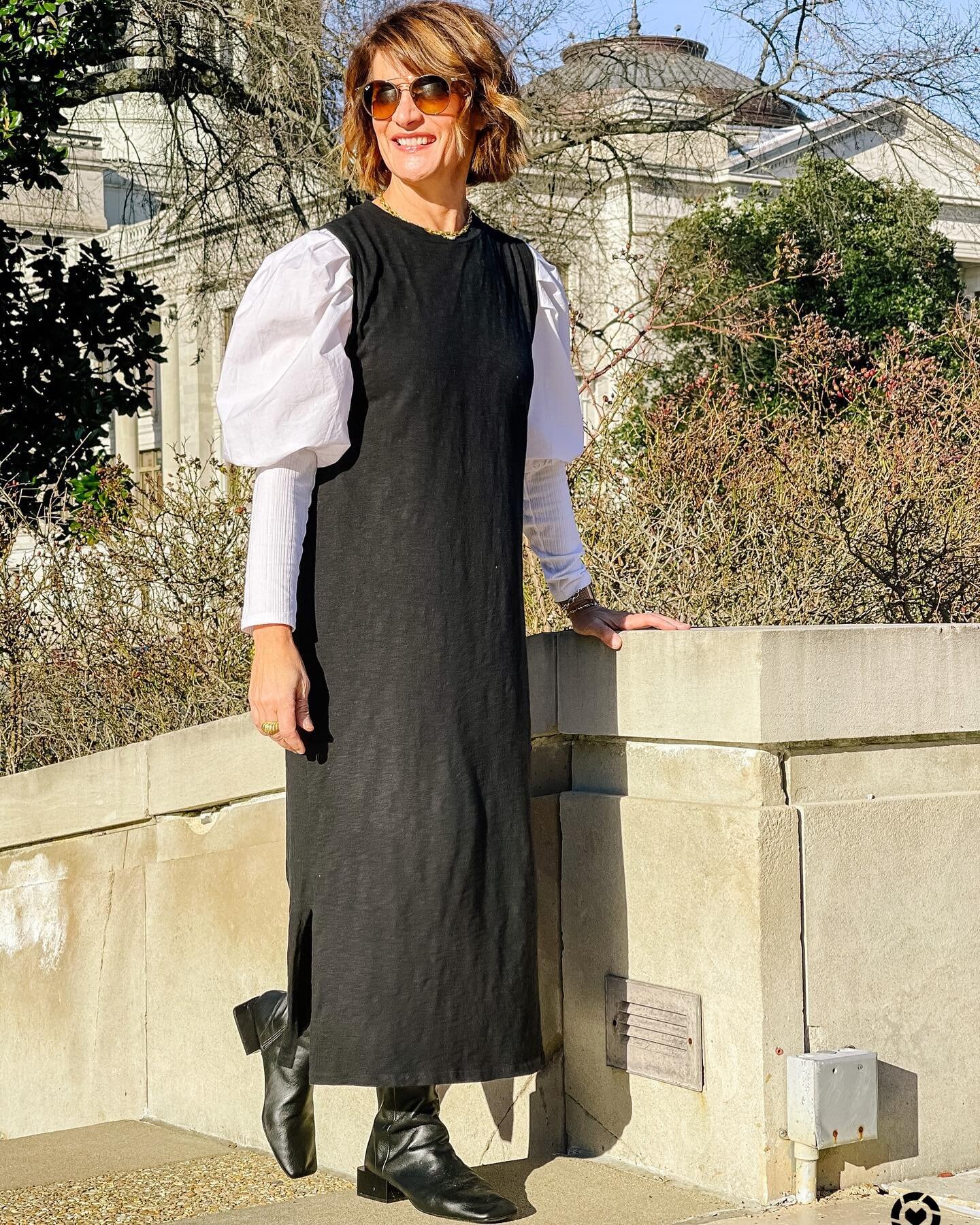 Sharing this dress, again! 😍 Layered over the white puff sleeve top I shared a couple of posts back. A great way to wear Spring pieces now. A $40 outfit and the possibilities of each piece are endless! 🥰
.
Happy Wednesday! I hope your week is going