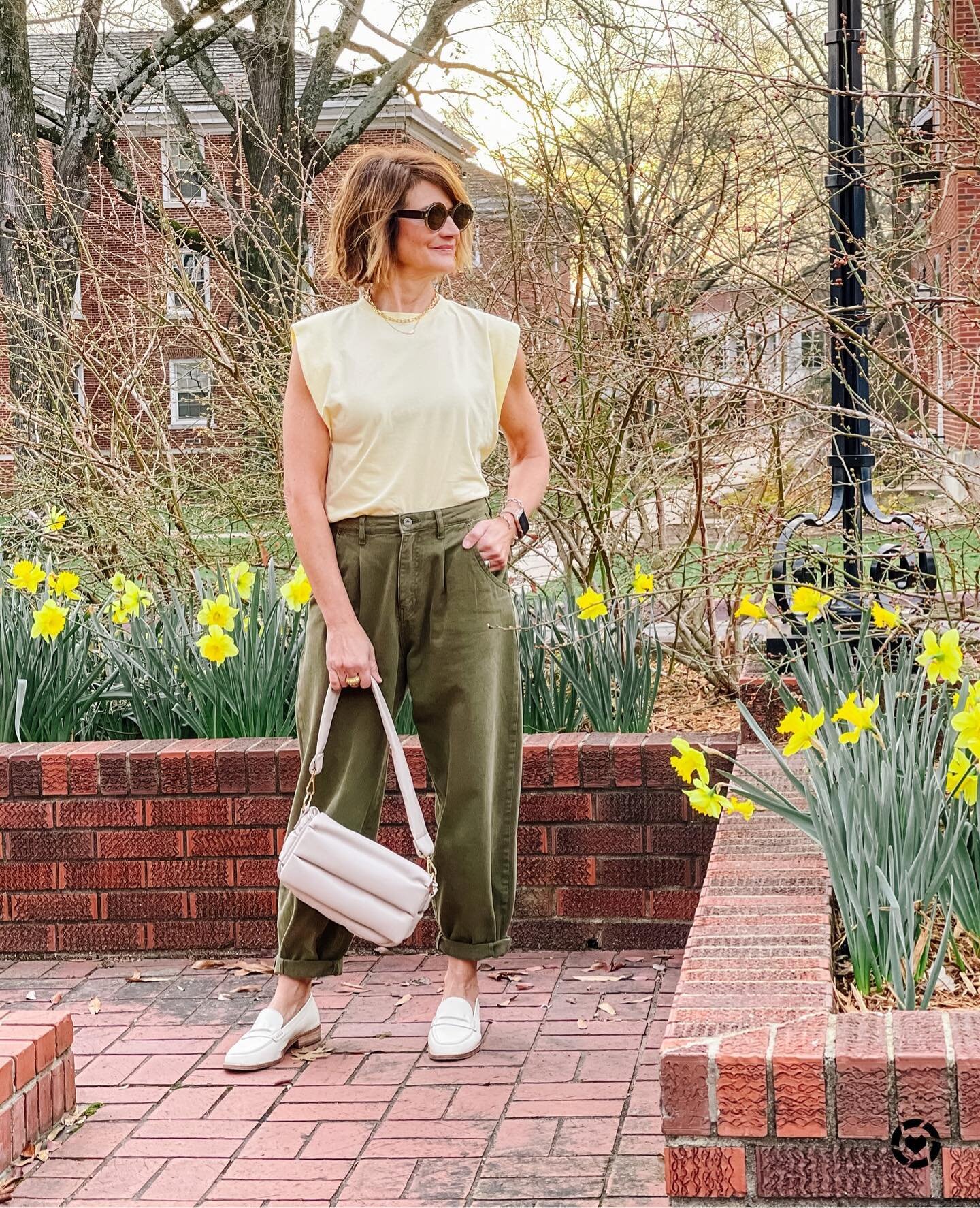 Happy St. Patrick&rsquo;s Day! ☘️💚☘️💚 Do you celebrate St. Patrick&rsquo;s Day? It&rsquo;s such a fun holiday. I hope your Wednesday is great whether you are celebrating the holiday or just a regular hump day! 💕

☘️

The shoulder and sleeve drama 