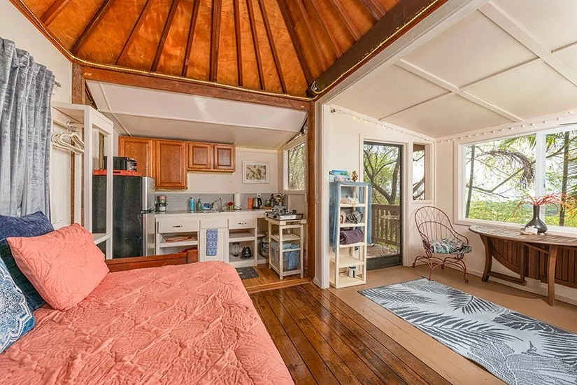 hawaiiroomkitchendesk.jpg