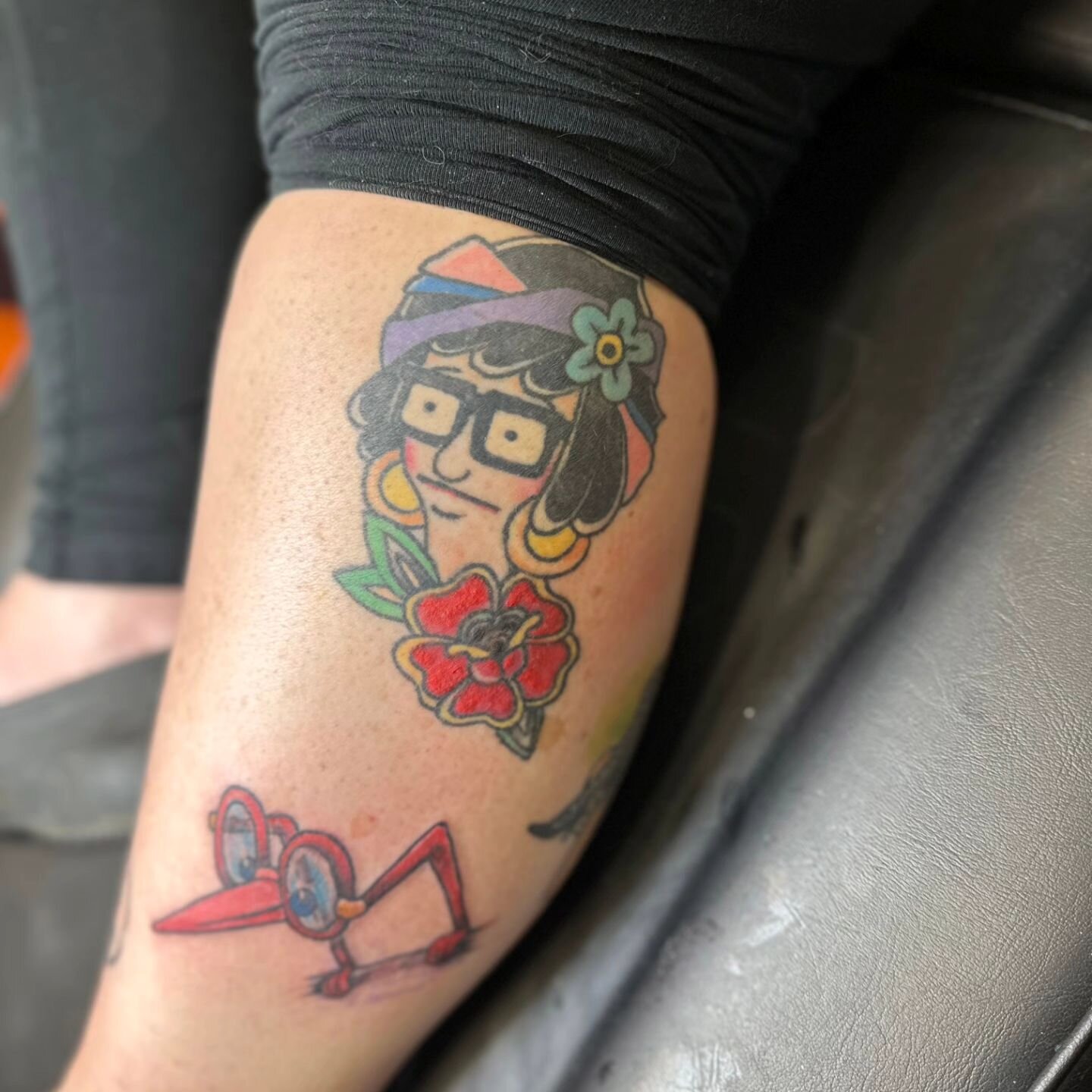 Curiouser and curiouser! This glasses bird from Alice in wonderland actually doesn't look out of place next to the healed Tina 😍
.
.
Follow @rogue_tattoopgh
.

.
.
.
.
.
.
.
.

#412 #tattooflash #pittsburghartist #tattooart #tattooer #pittsburghtatt