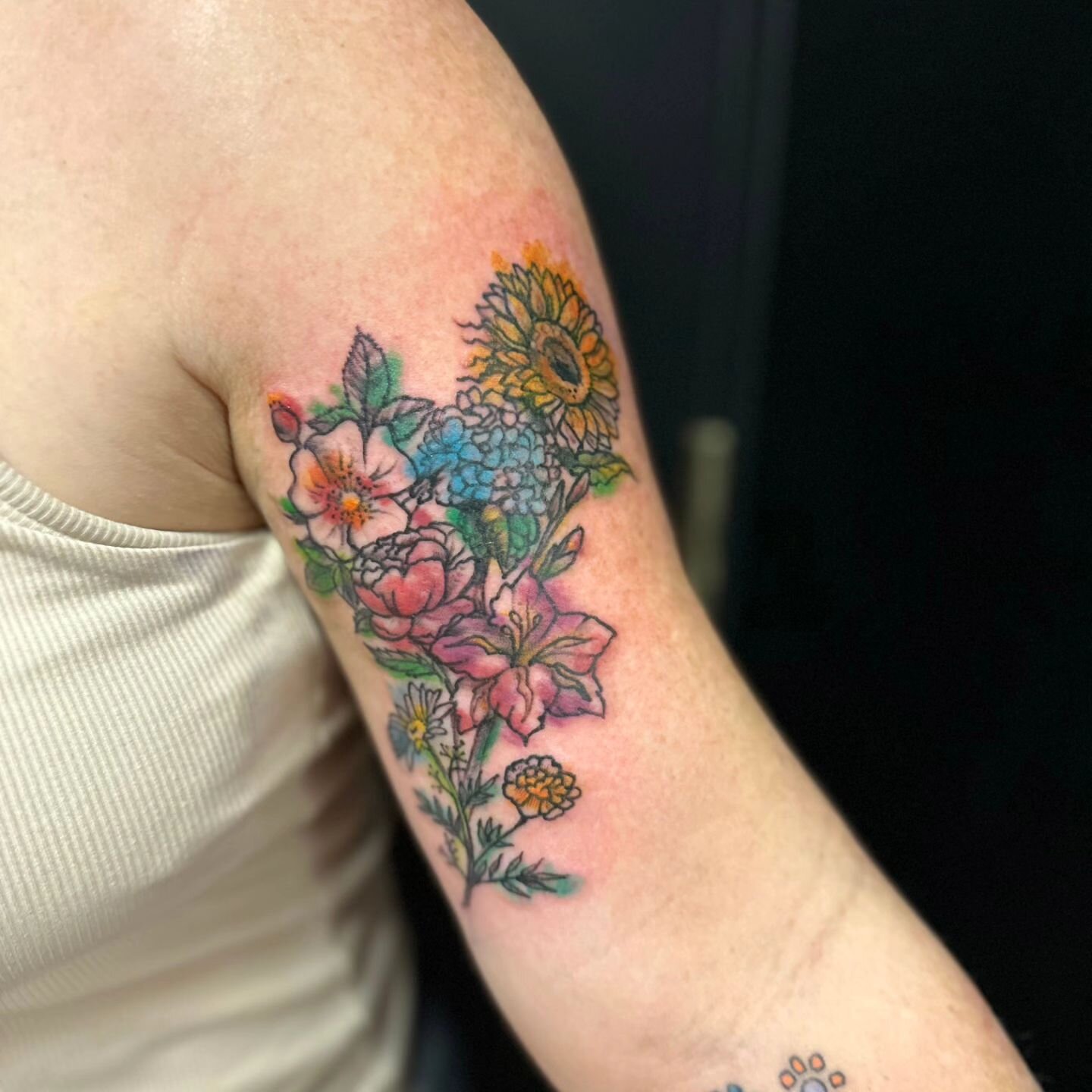 Got to sit down with Alyson this weekend and work on this floral family bouquet, which came out fantastic 🤩. 
.
.
Follow @rogue_tattoopgh
.

.
.
.
.
.
.
.
.

#412 #tattooflash #pittsburghartist #tattooart #tattooer #pittsburghtattoo #tattoo #boldwil
