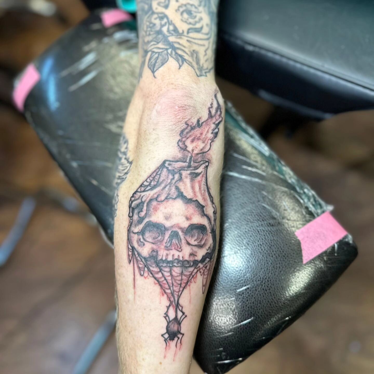 Really digging this spooky skull candle with a spider web for Matt, I want to see the rest of the spooky mantle now 🤩.
.
Follow @rogue_tattoopgh
.

.
.
.
.
.
.
.
.

#412 #tattooflash #pittsburghartist #tattooart #tattooer #pittsburghtattoo #tattoo #