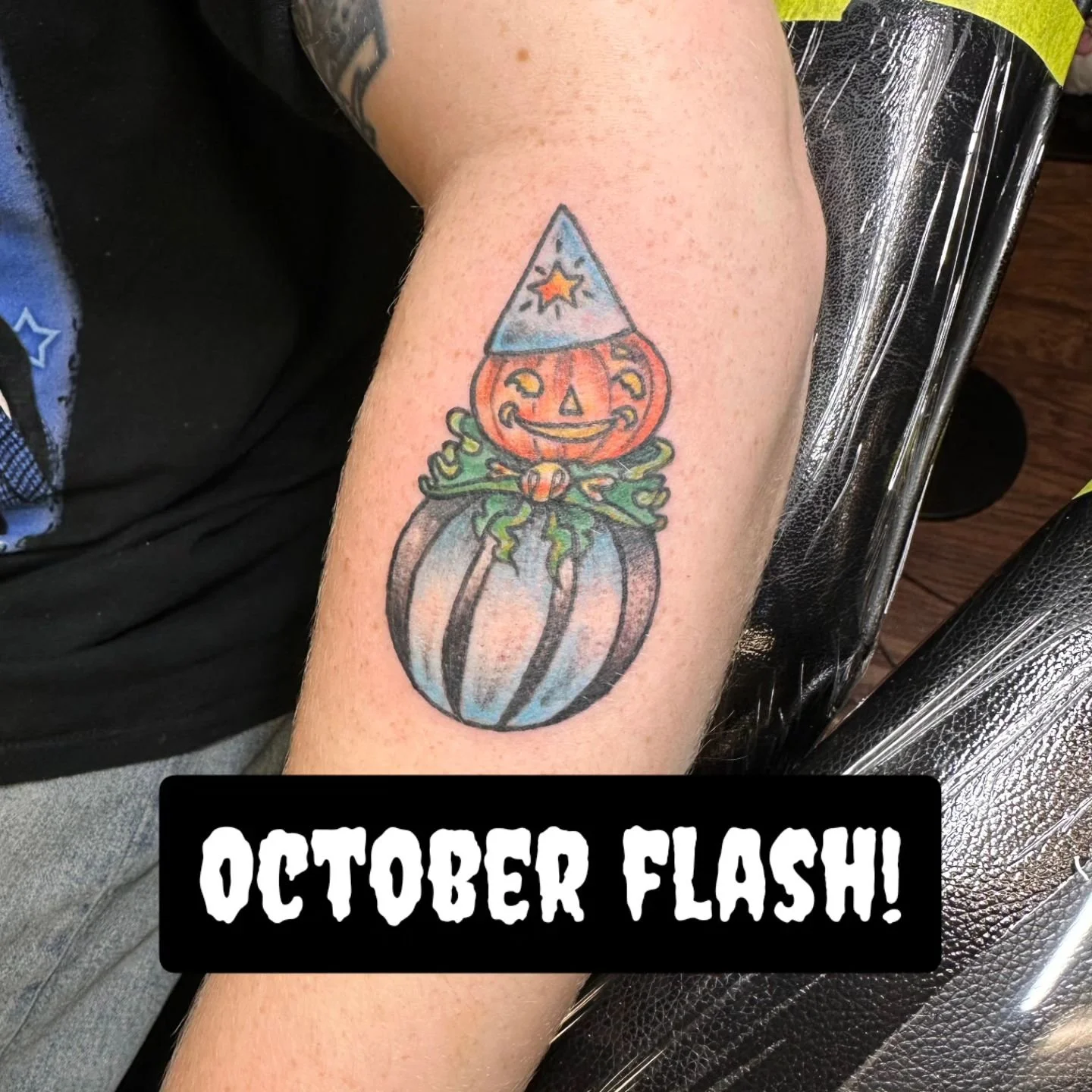 It's cold, it's spooky, and it's time to see some spooky October flash. Maddie came in to see us and celebrate spooktober by getting this adorable little pumpkin buddy. 😍
.
.
We have merch! Come visit our website today, check out our artist profiles